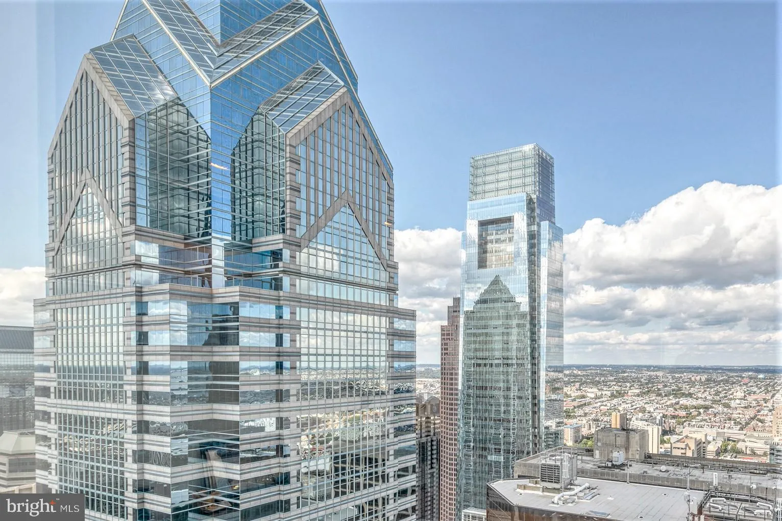 Philadelphia, Pennsylvania 19102, United States, 2 Bedrooms Bedrooms, ,3 BathroomsBathrooms,Residential,Pending,132907