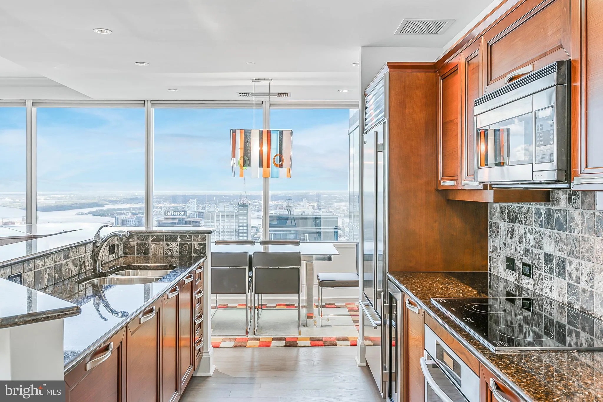 Philadelphia, Pennsylvania 19102, United States, 2 Bedrooms Bedrooms, ,3 BathroomsBathrooms,Residential,Pending,132907