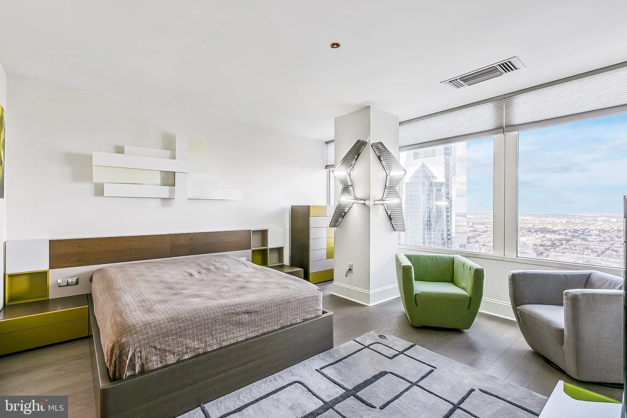 Philadelphia, Pennsylvania 19102, United States, 2 Bedrooms Bedrooms, ,3 BathroomsBathrooms,Residential,Pending,132907