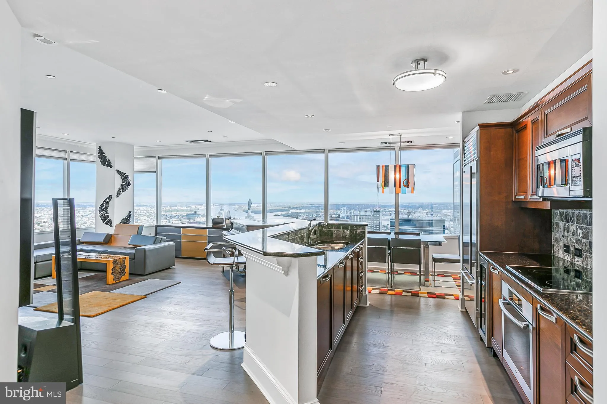 Philadelphia, Pennsylvania 19102, United States, 2 Bedrooms Bedrooms, ,3 BathroomsBathrooms,Residential,Pending,132907