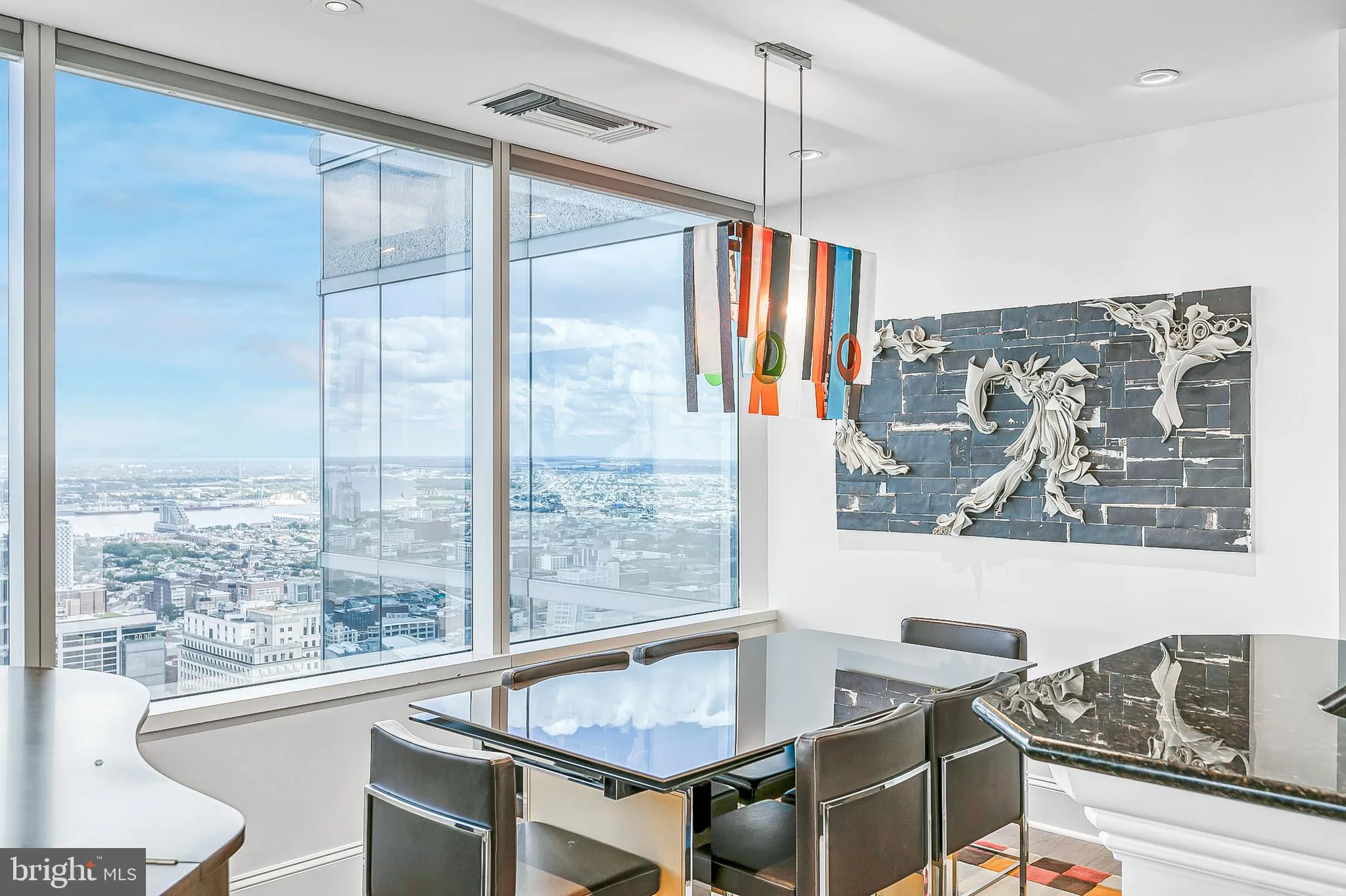 Philadelphia, Pennsylvania 19102, United States, 2 Bedrooms Bedrooms, ,3 BathroomsBathrooms,Residential,Pending,132907