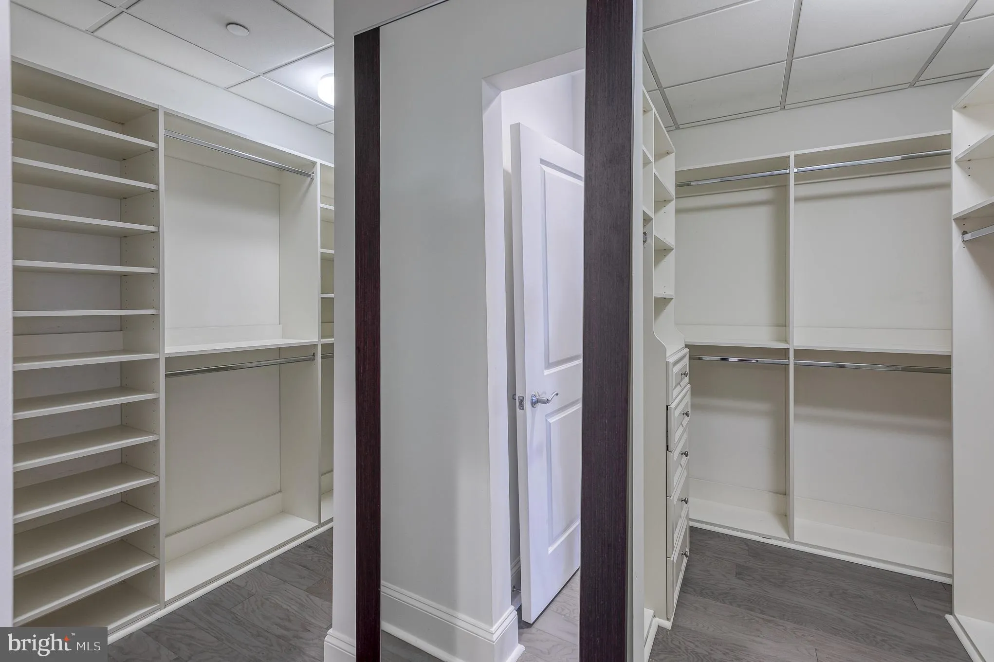 Philadelphia, Pennsylvania 19102, United States, 2 Bedrooms Bedrooms, ,3 BathroomsBathrooms,Residential,Pending,132907