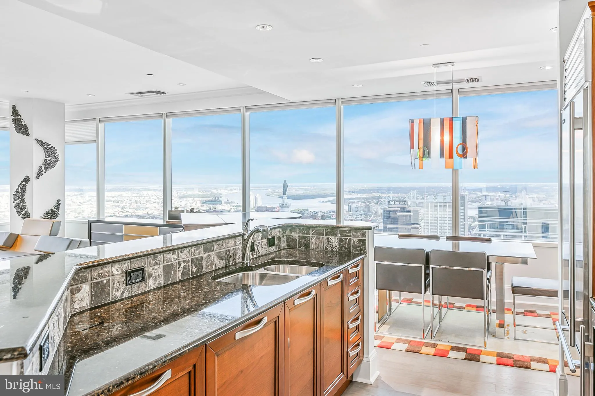 Philadelphia, Pennsylvania 19102, United States, 2 Bedrooms Bedrooms, ,3 BathroomsBathrooms,Residential,Pending,132907