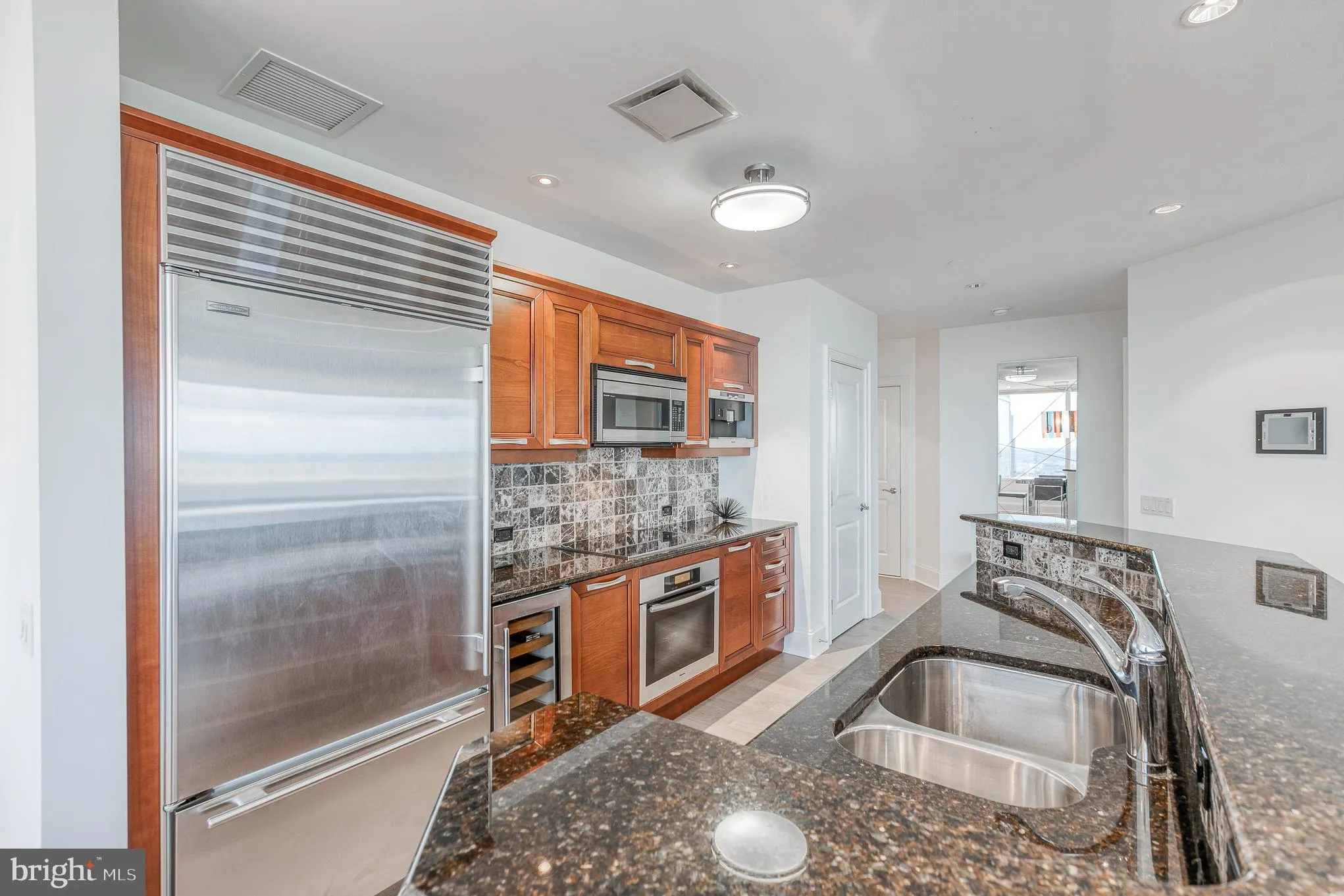 Philadelphia, Pennsylvania 19102, United States, 2 Bedrooms Bedrooms, ,3 BathroomsBathrooms,Residential,Pending,132907