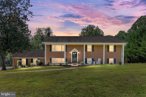 Photo of 4308 Misty Ridge Drive, HAYMARKET, VA 20169 (MLS # VAPW2133134)