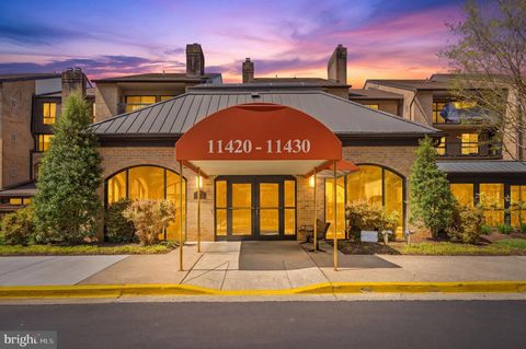 Photo of 11420 Strand Drive #R-105, ROCKVILLE, MD 20852 (MLS # MDMC2225402)