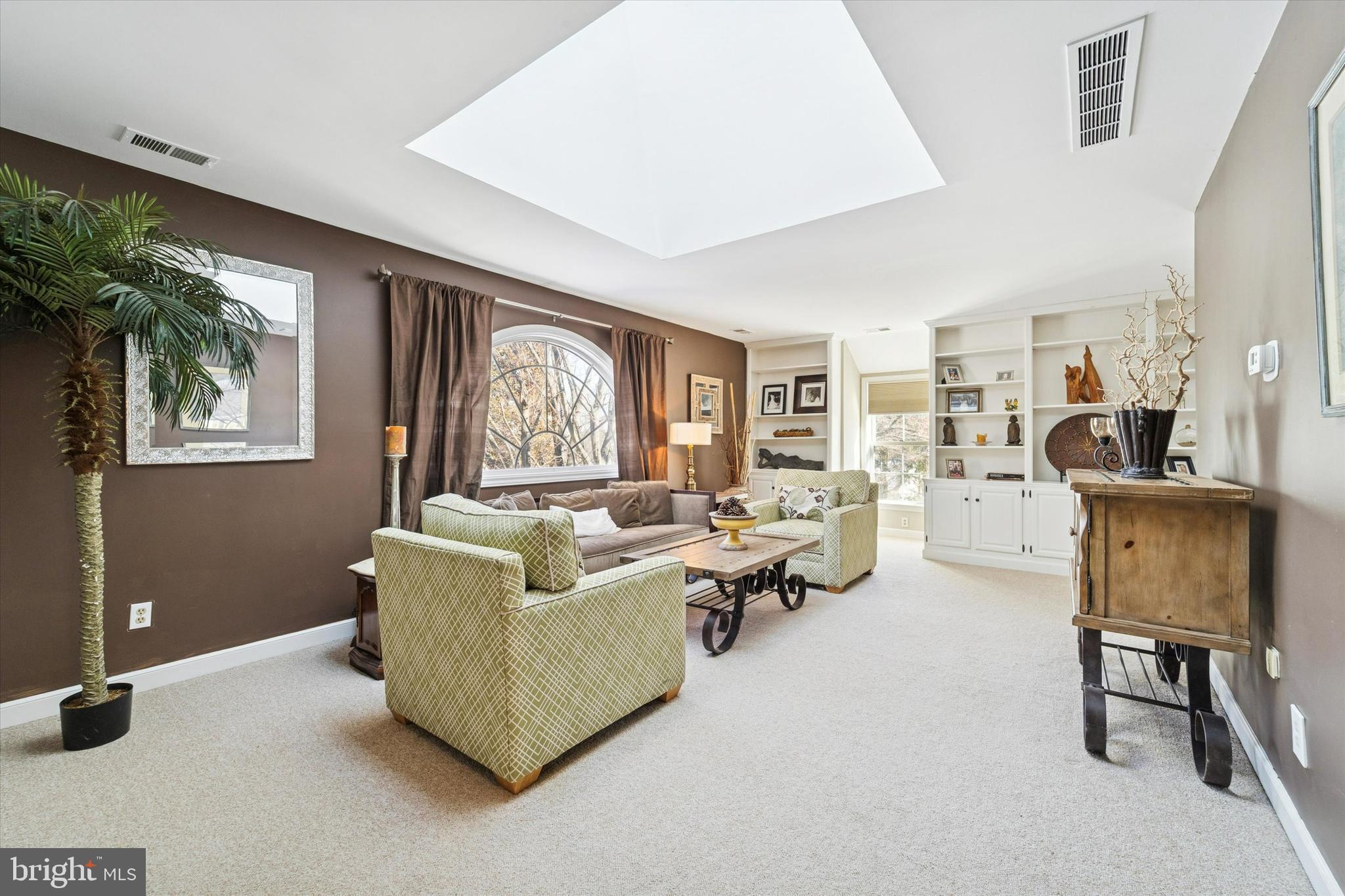 SHADOW OAK - Residential