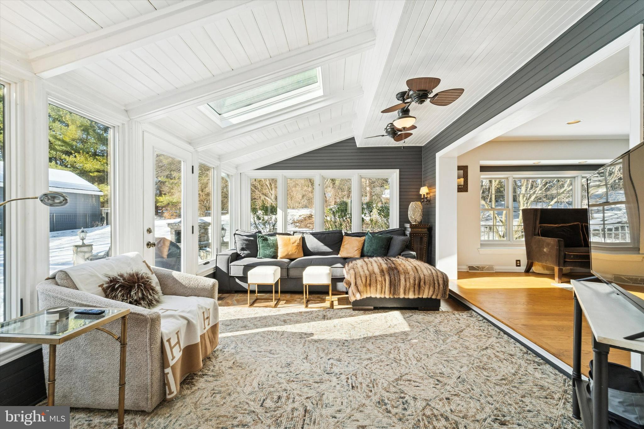 SHADOW OAK - Residential