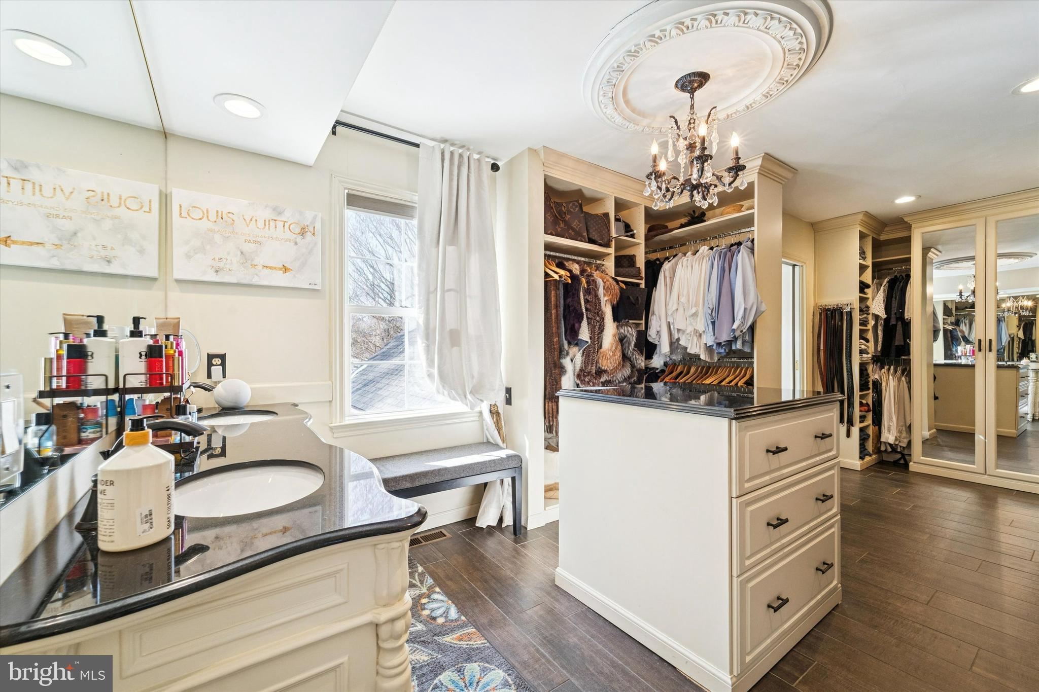 SHADOW OAK - Residential