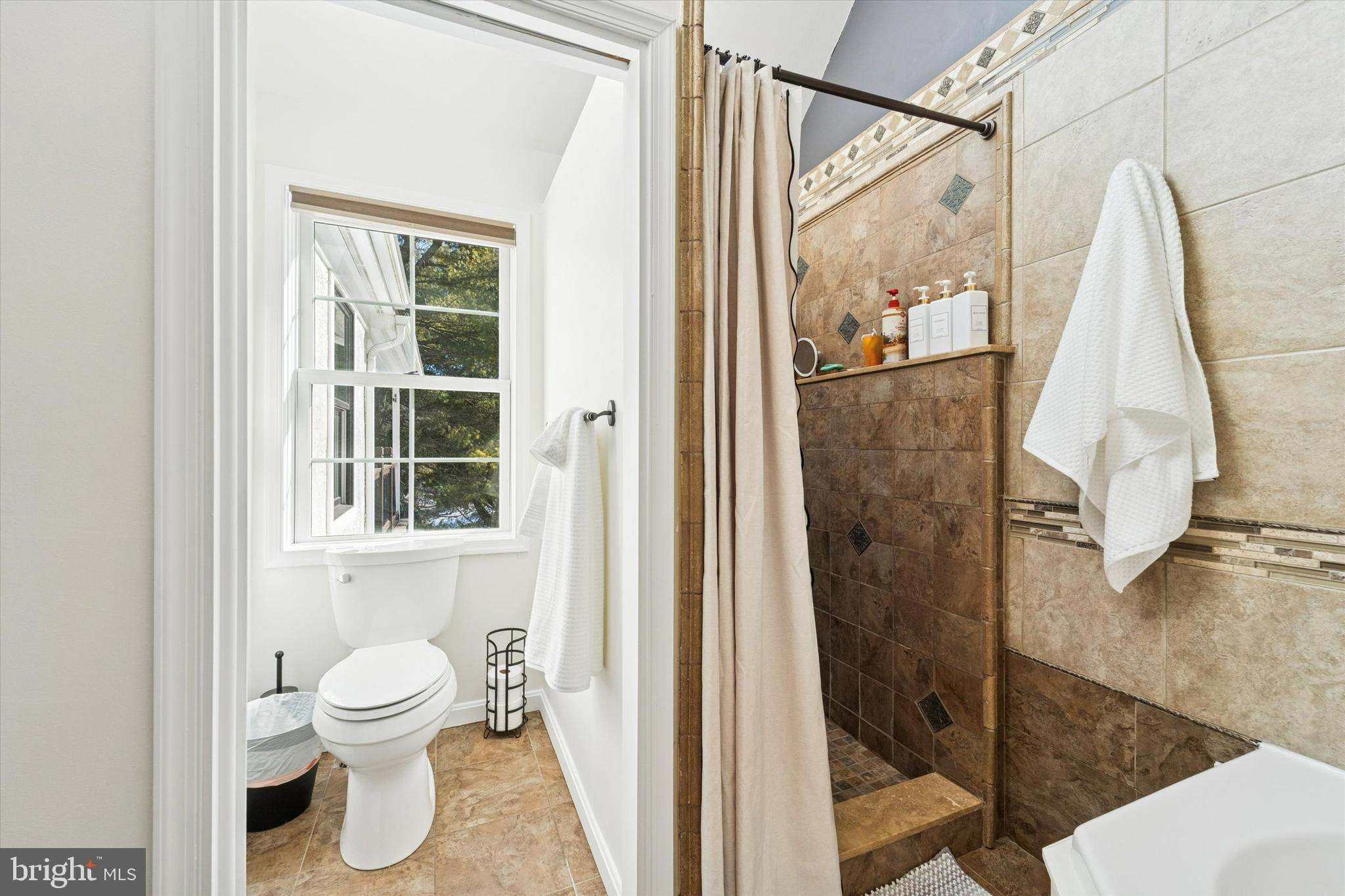 SHADOW OAK - Residential