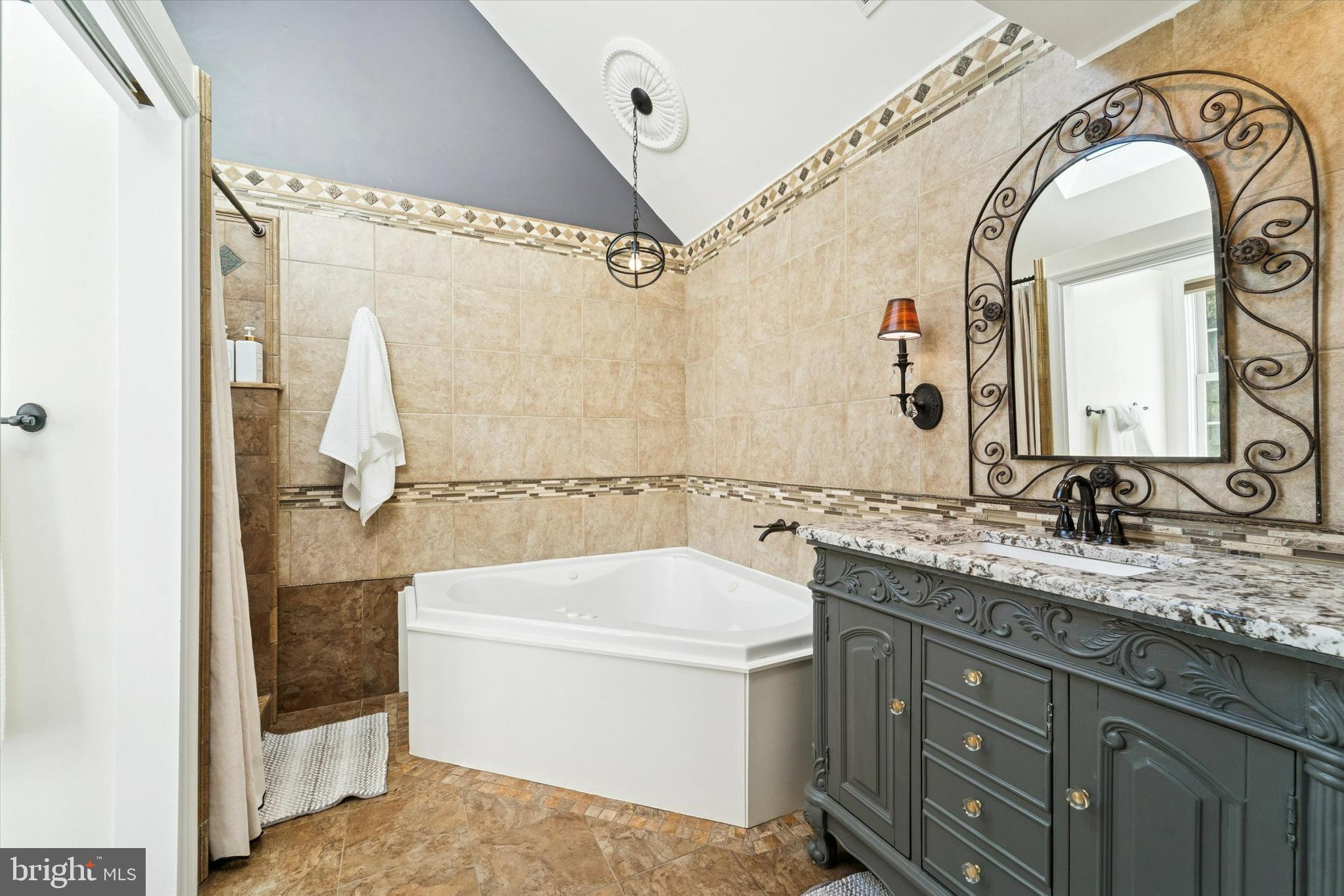 SHADOW OAK - Residential