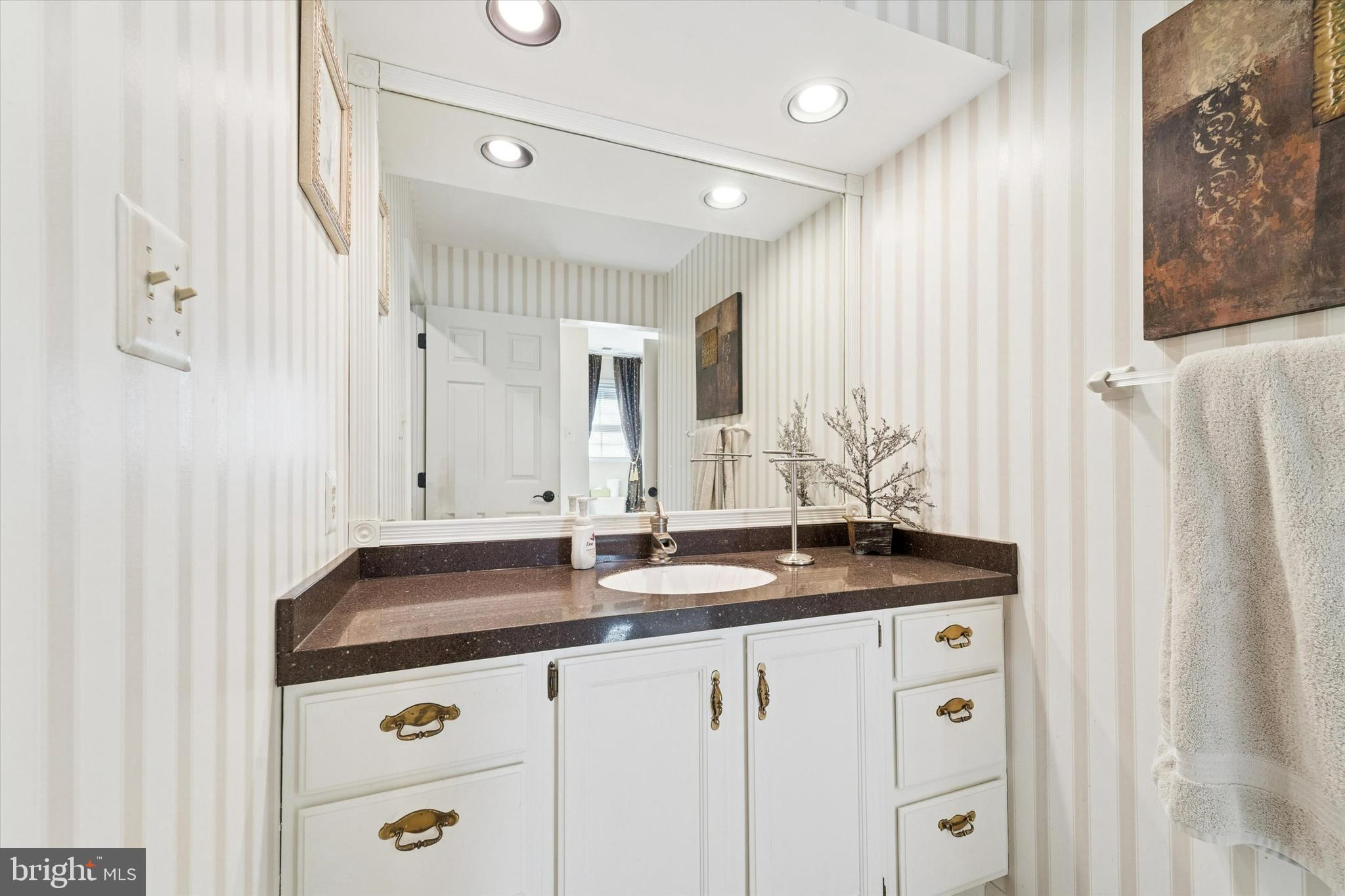 SHADOW OAK - Residential