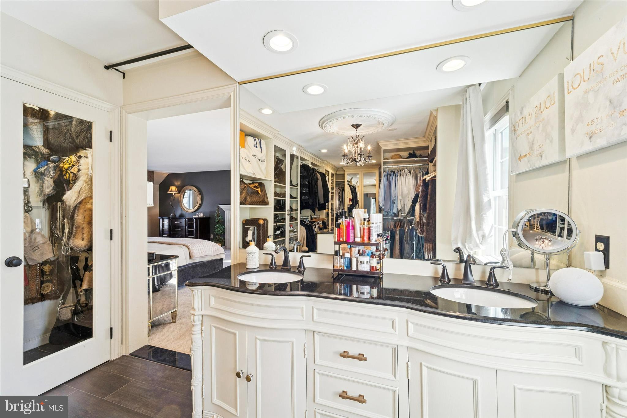 SHADOW OAK - Residential