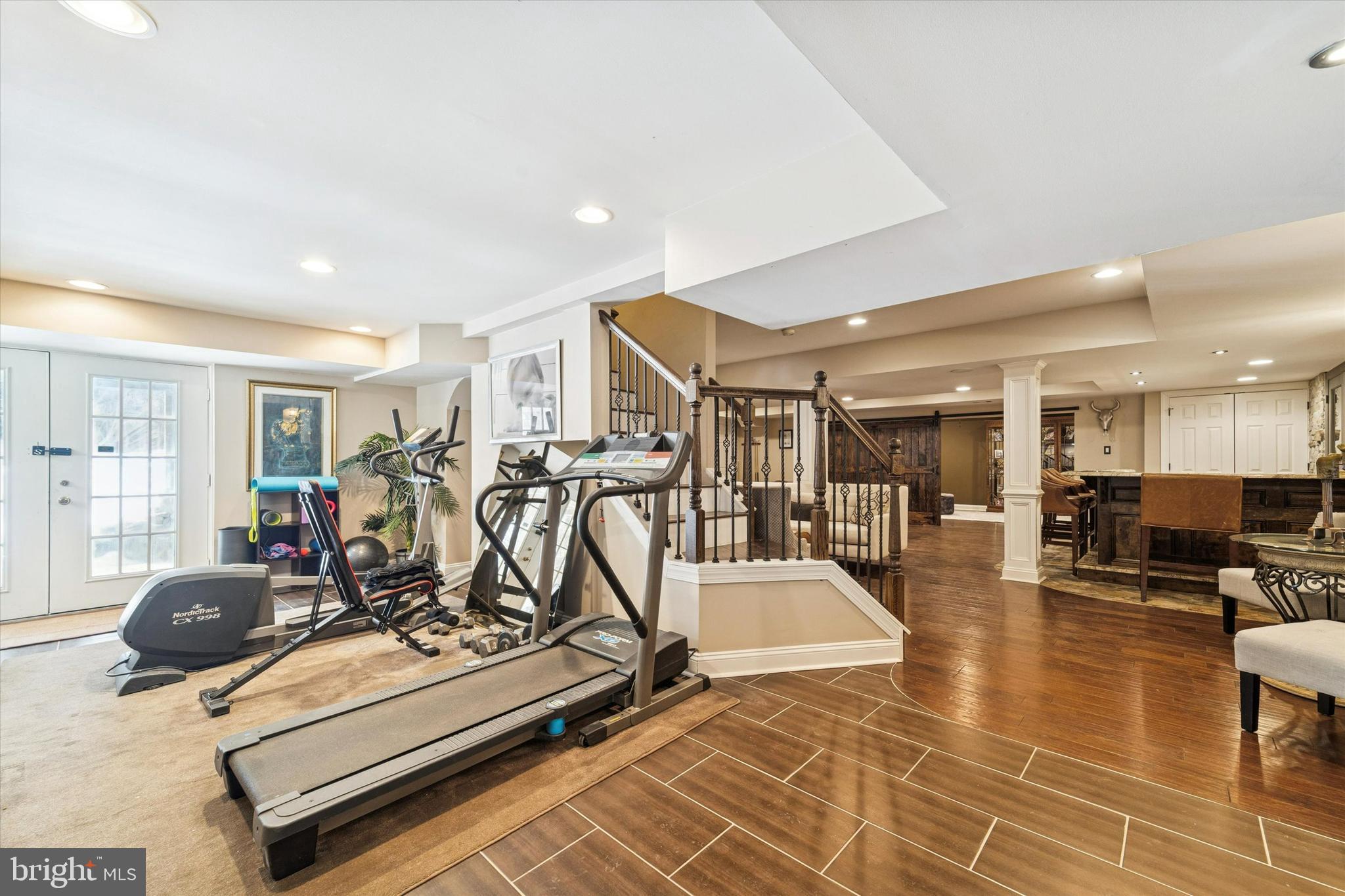 SHADOW OAK - Residential