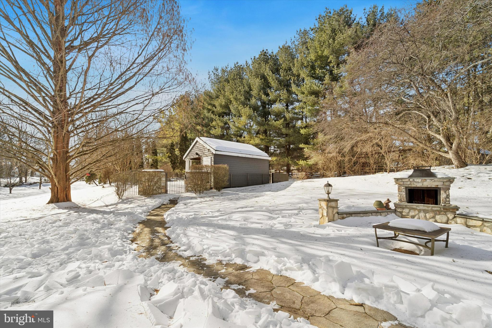 SHADOW OAK - Residential