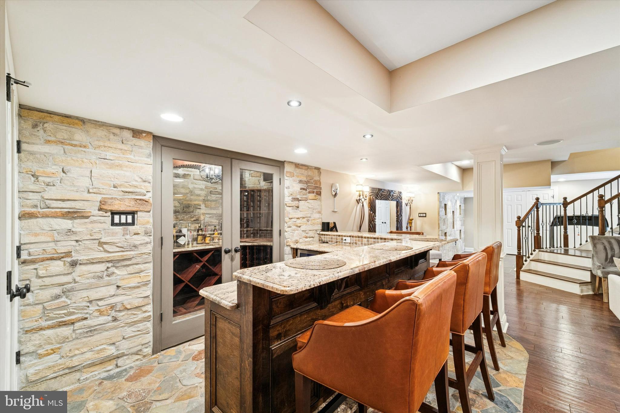 SHADOW OAK - Residential