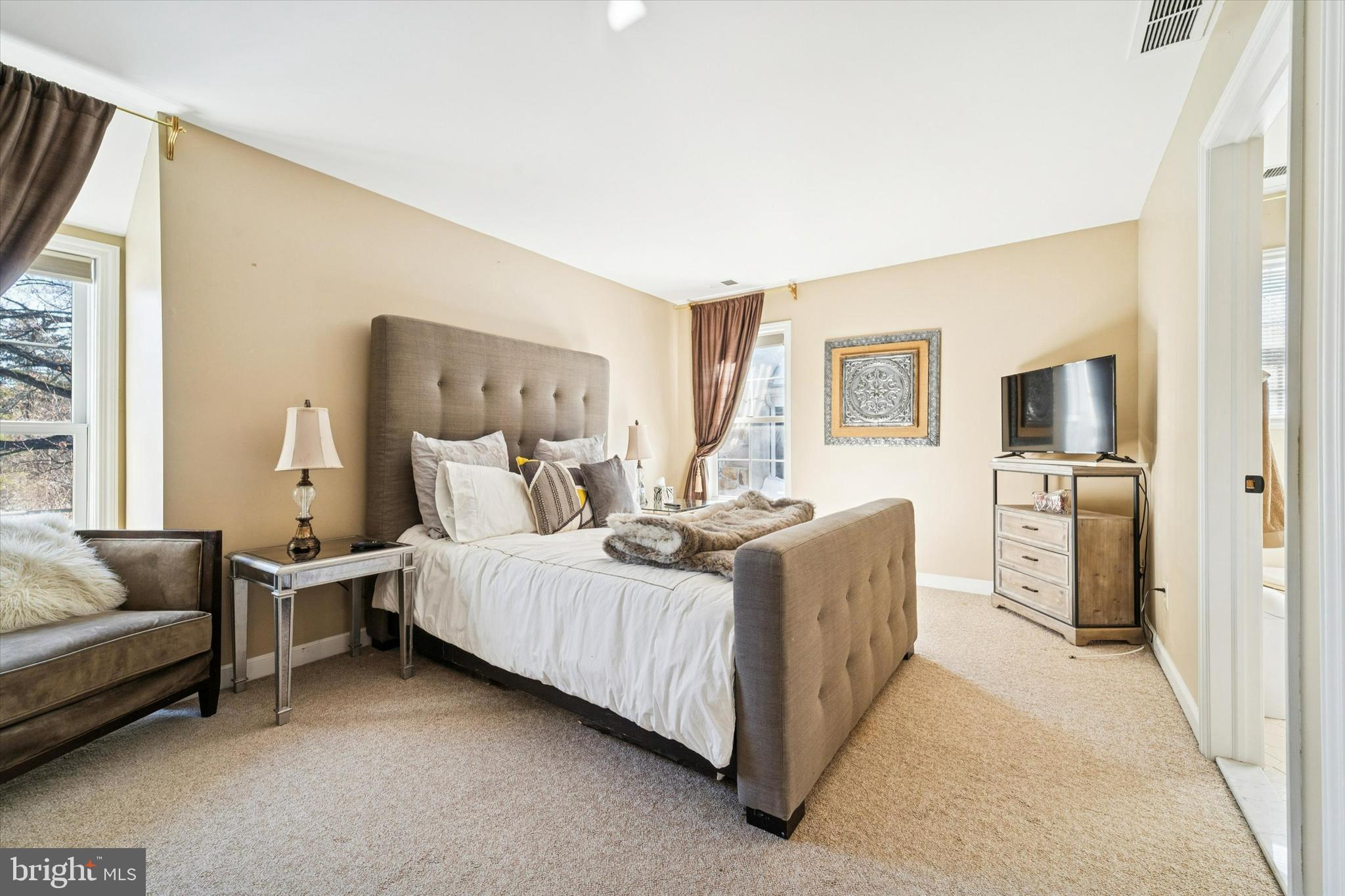 SHADOW OAK - Residential