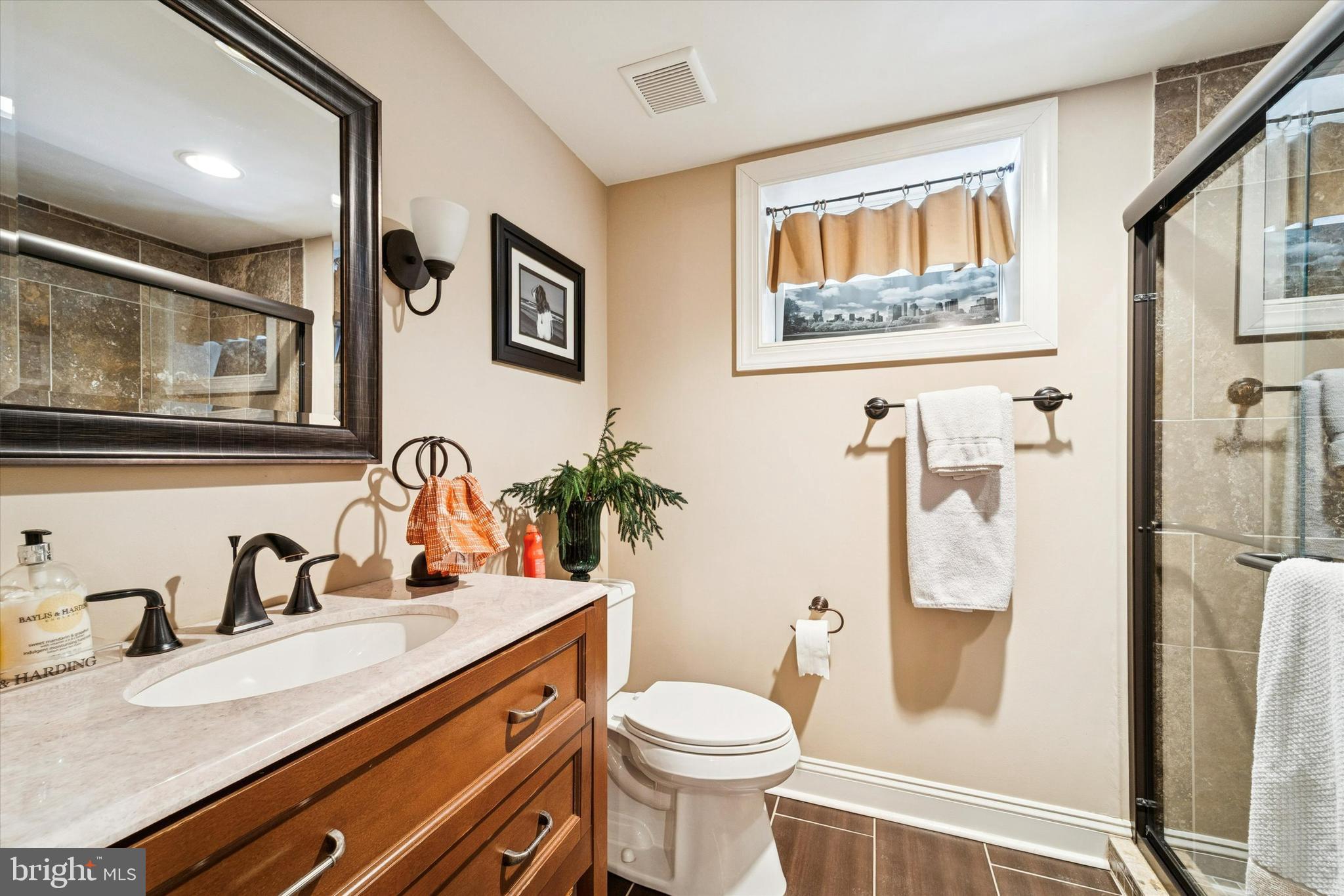 SHADOW OAK - Residential