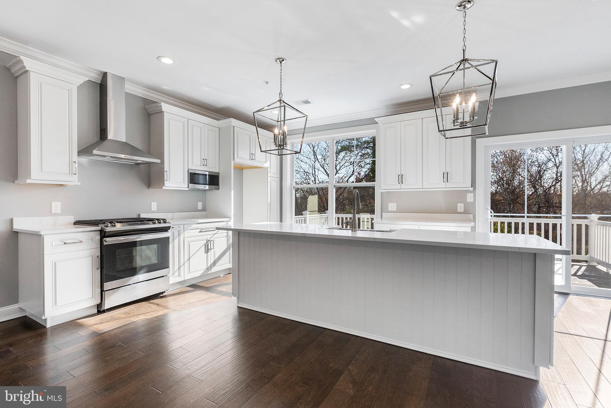 KING MANOR - Residential