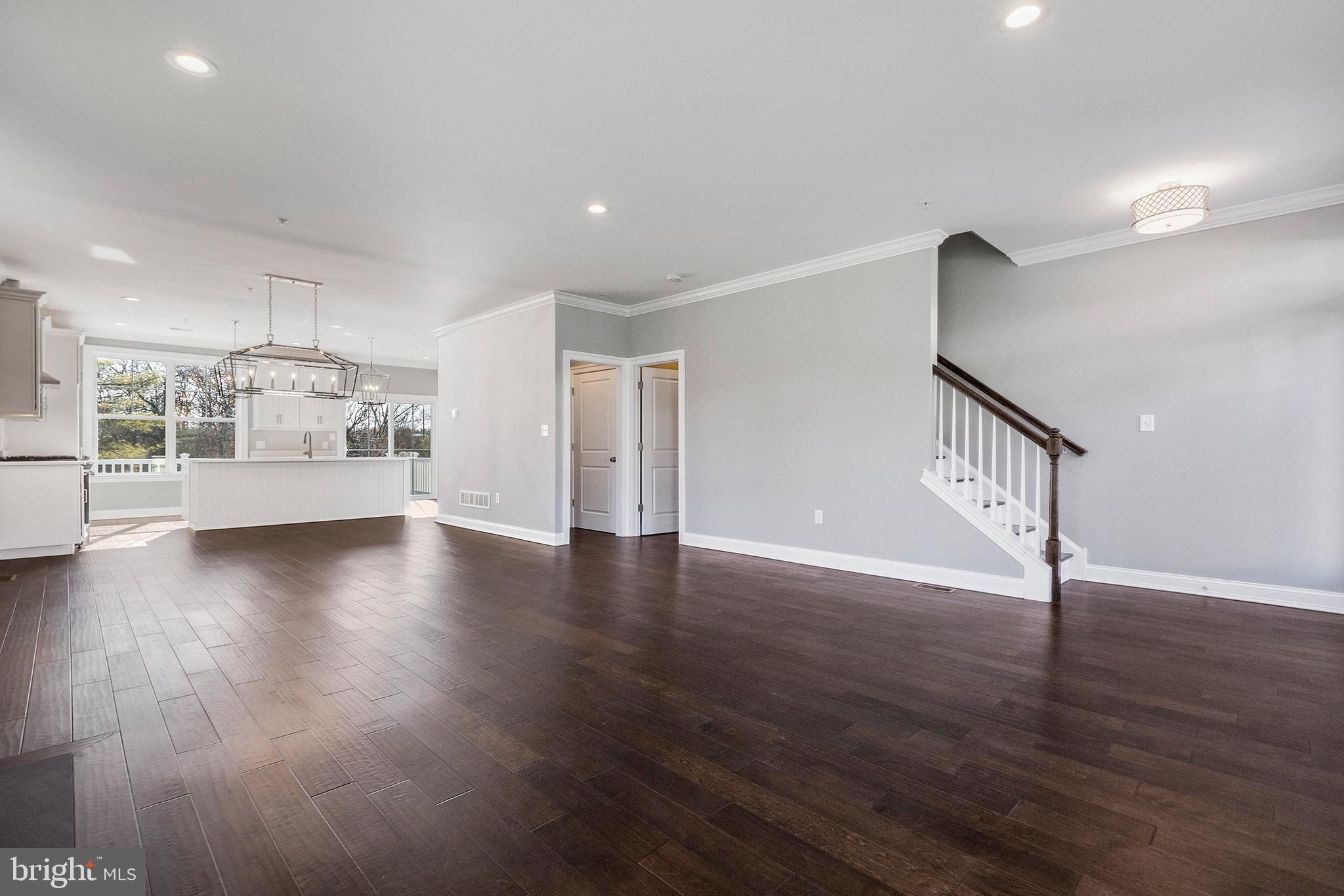 KING MANOR - Residential