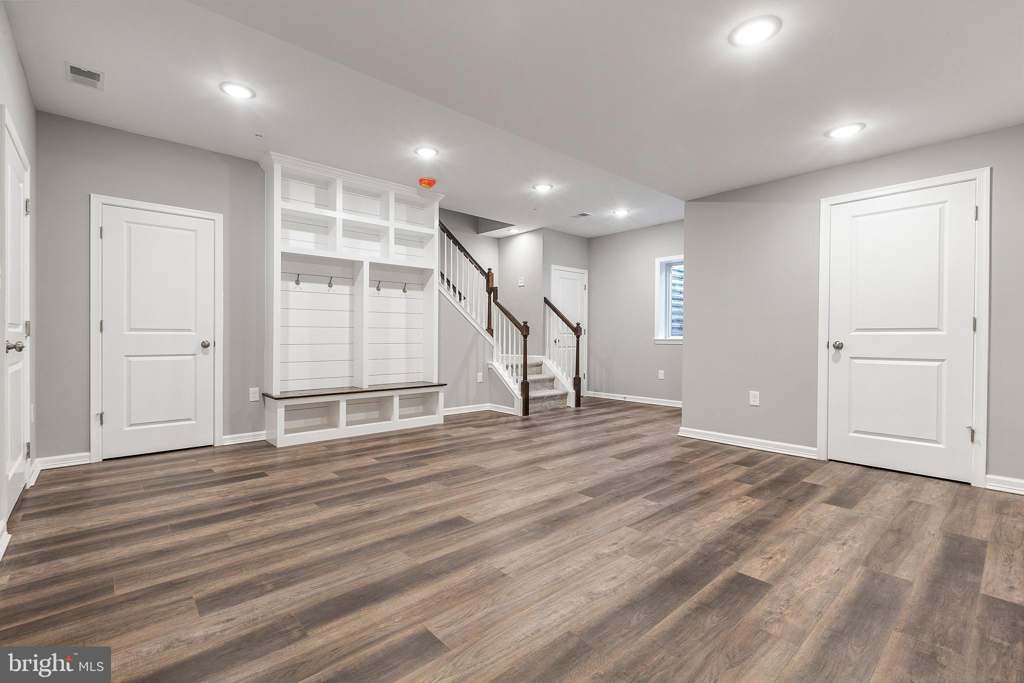 KING MANOR - Residential