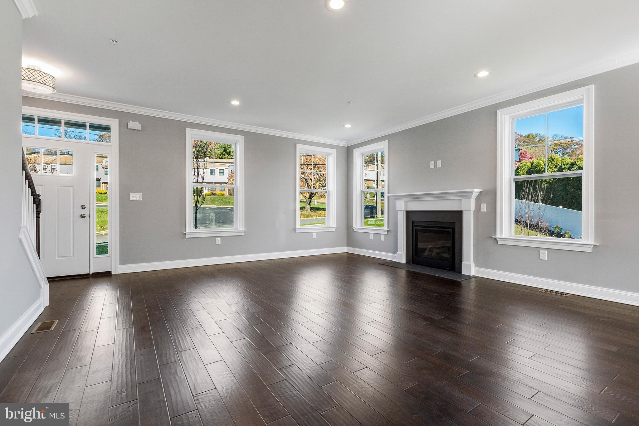 KING MANOR - Residential