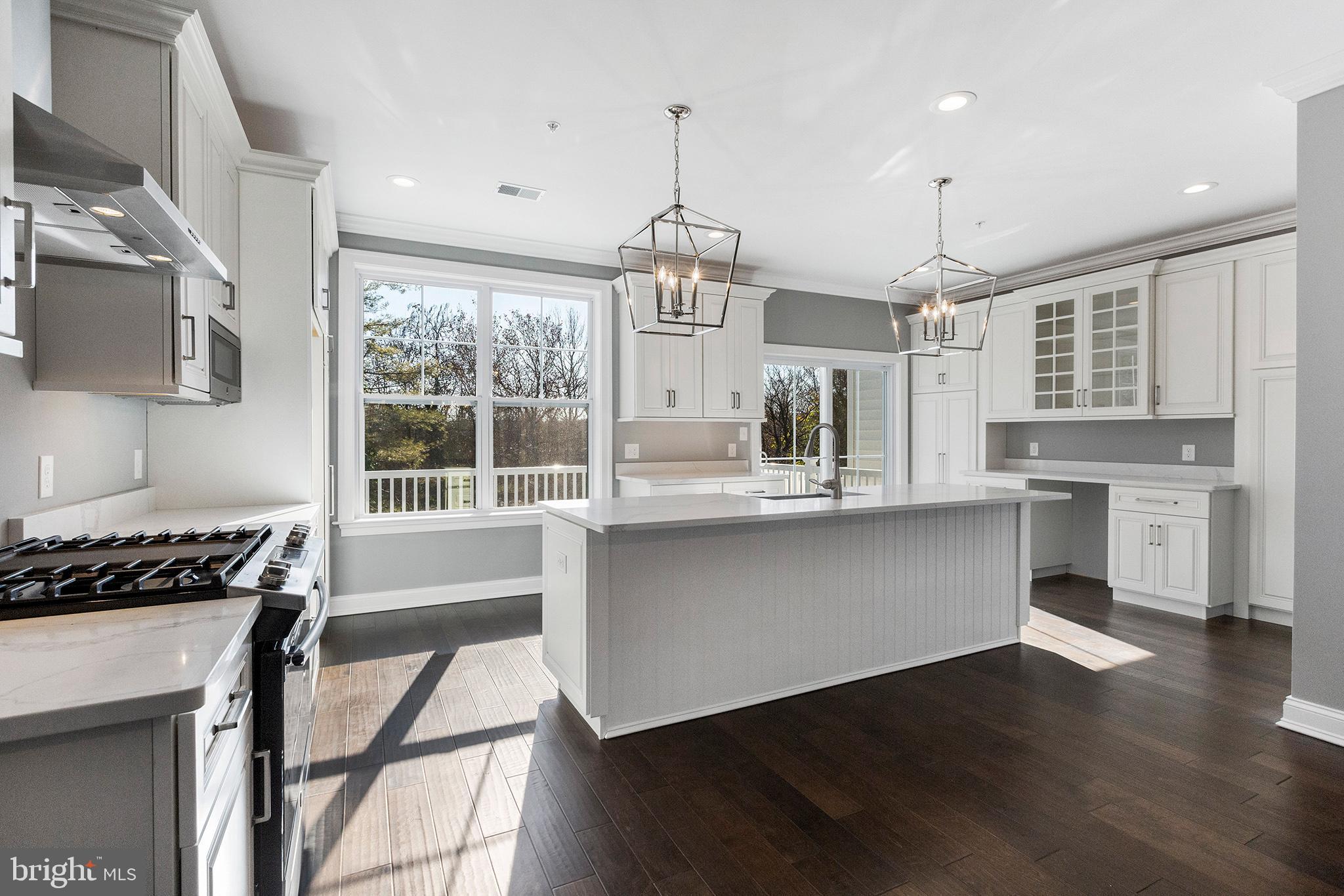 KING MANOR - Residential
