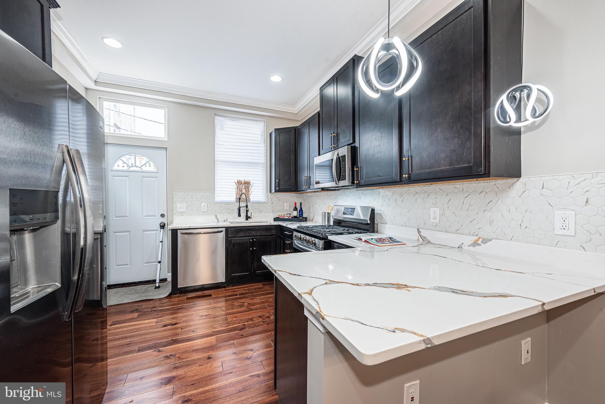 HOLLINS MARKET - Residential