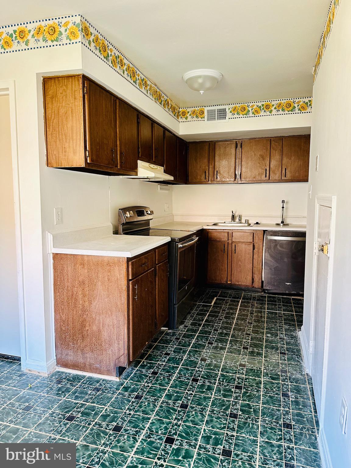 TERRACE TOWNHOUSES OF ANNANDALE - Residential