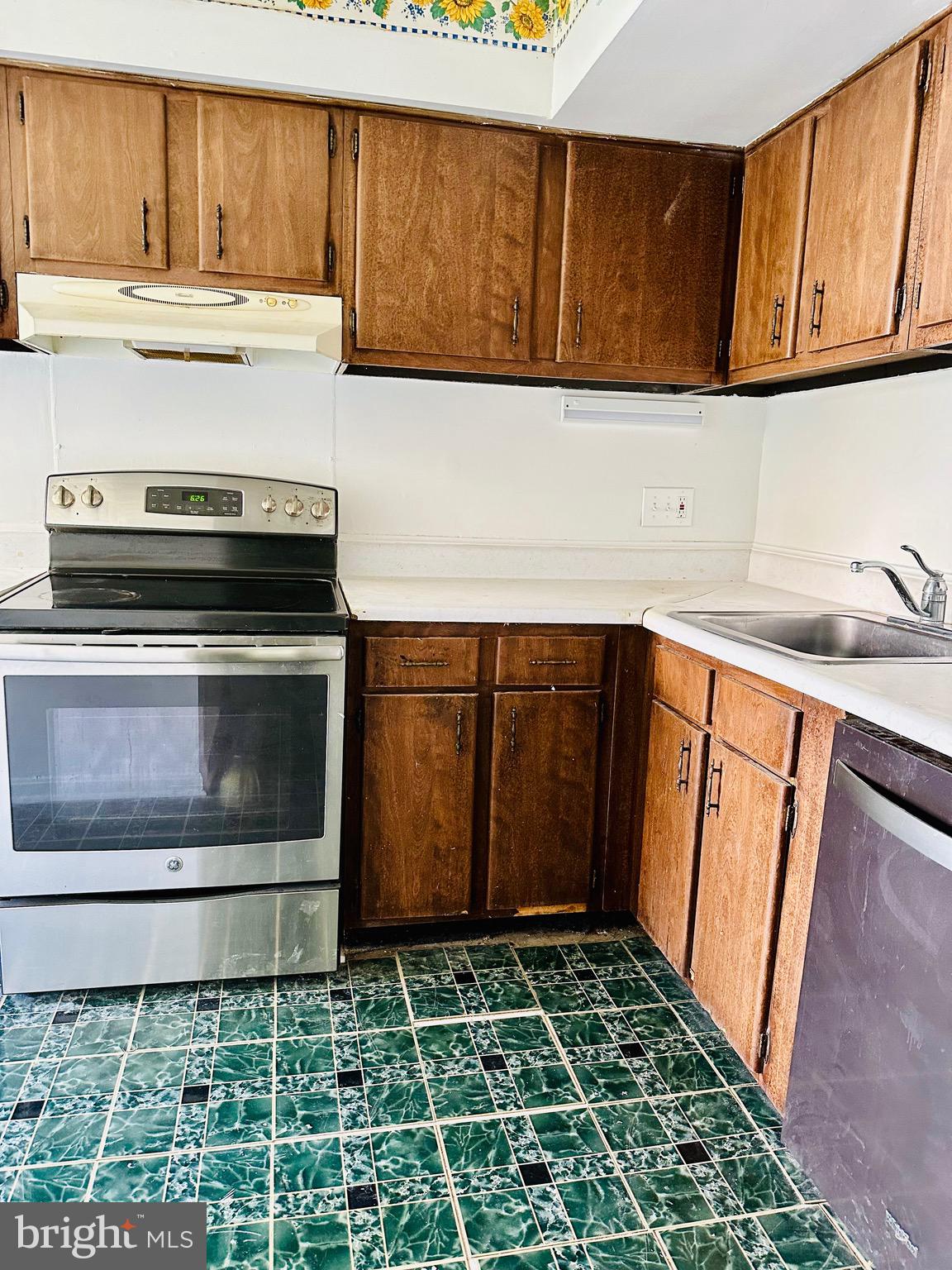 TERRACE TOWNHOUSES OF ANNANDALE - Residential