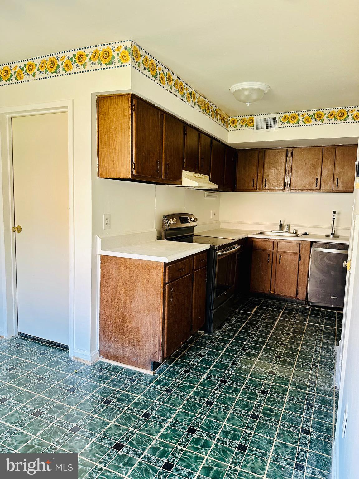 TERRACE TOWNHOUSES OF ANNANDALE - Residential