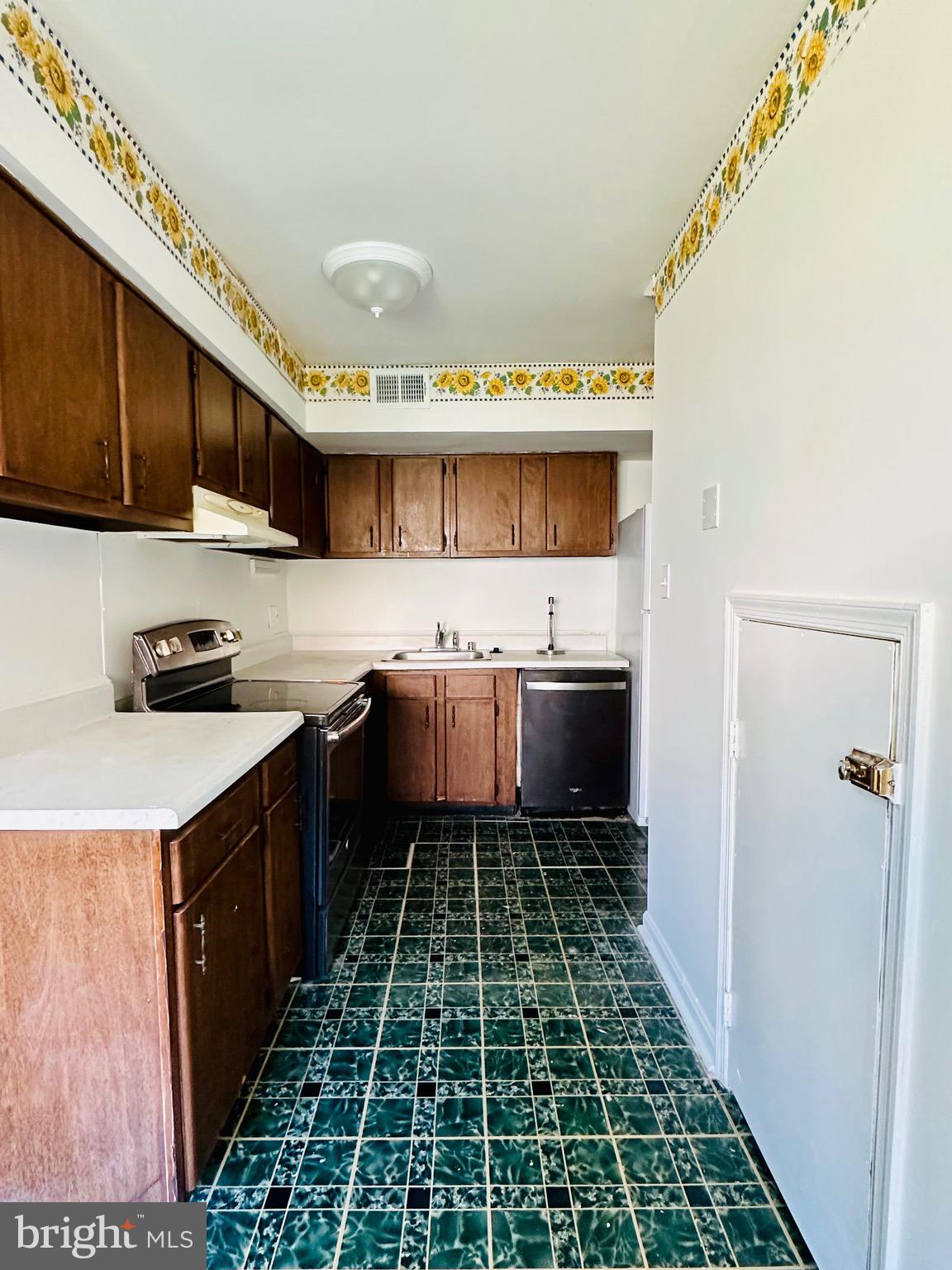 TERRACE TOWNHOUSES OF ANNANDALE - Residential