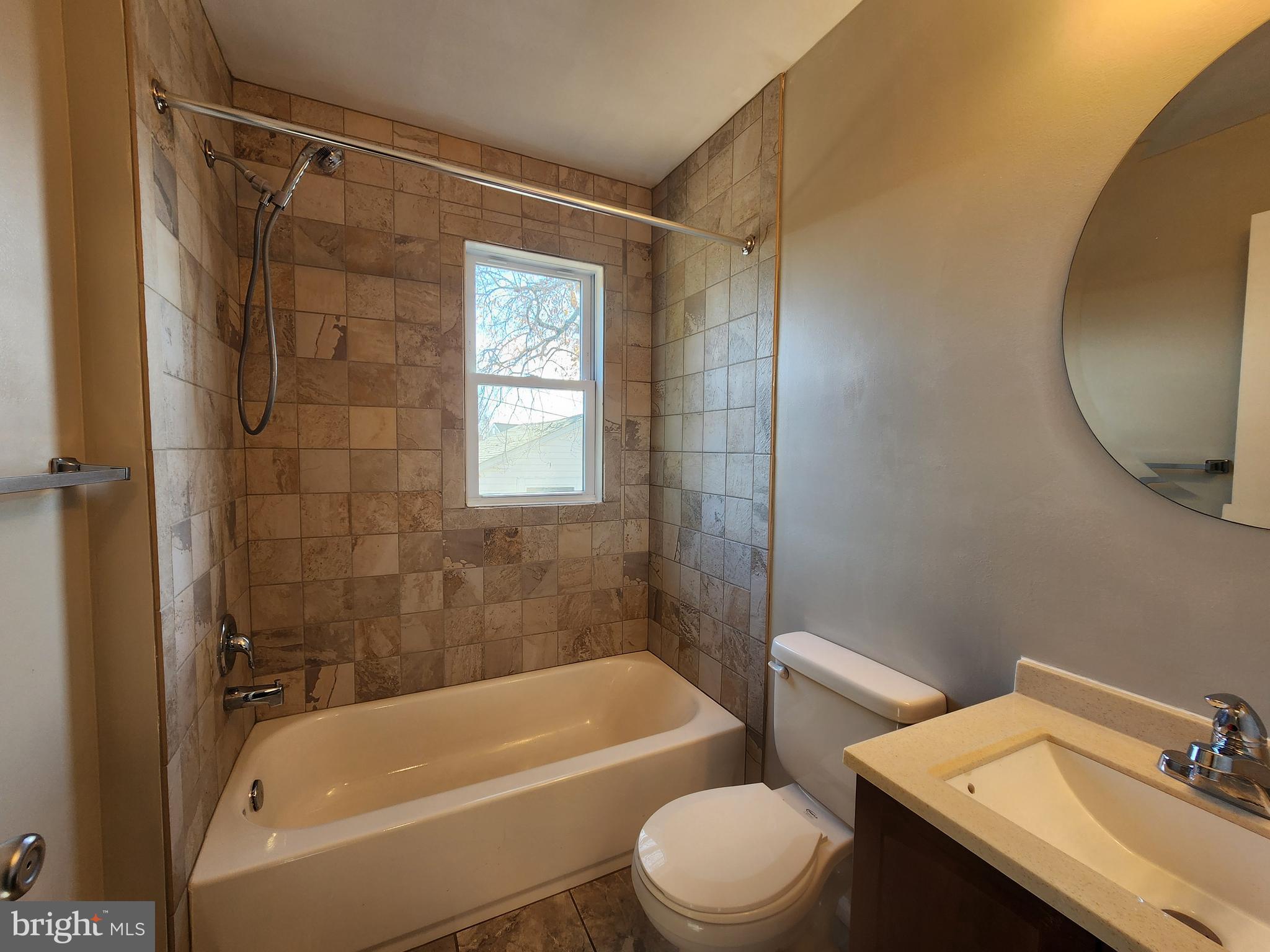 EDGEWATER - Residential Lease