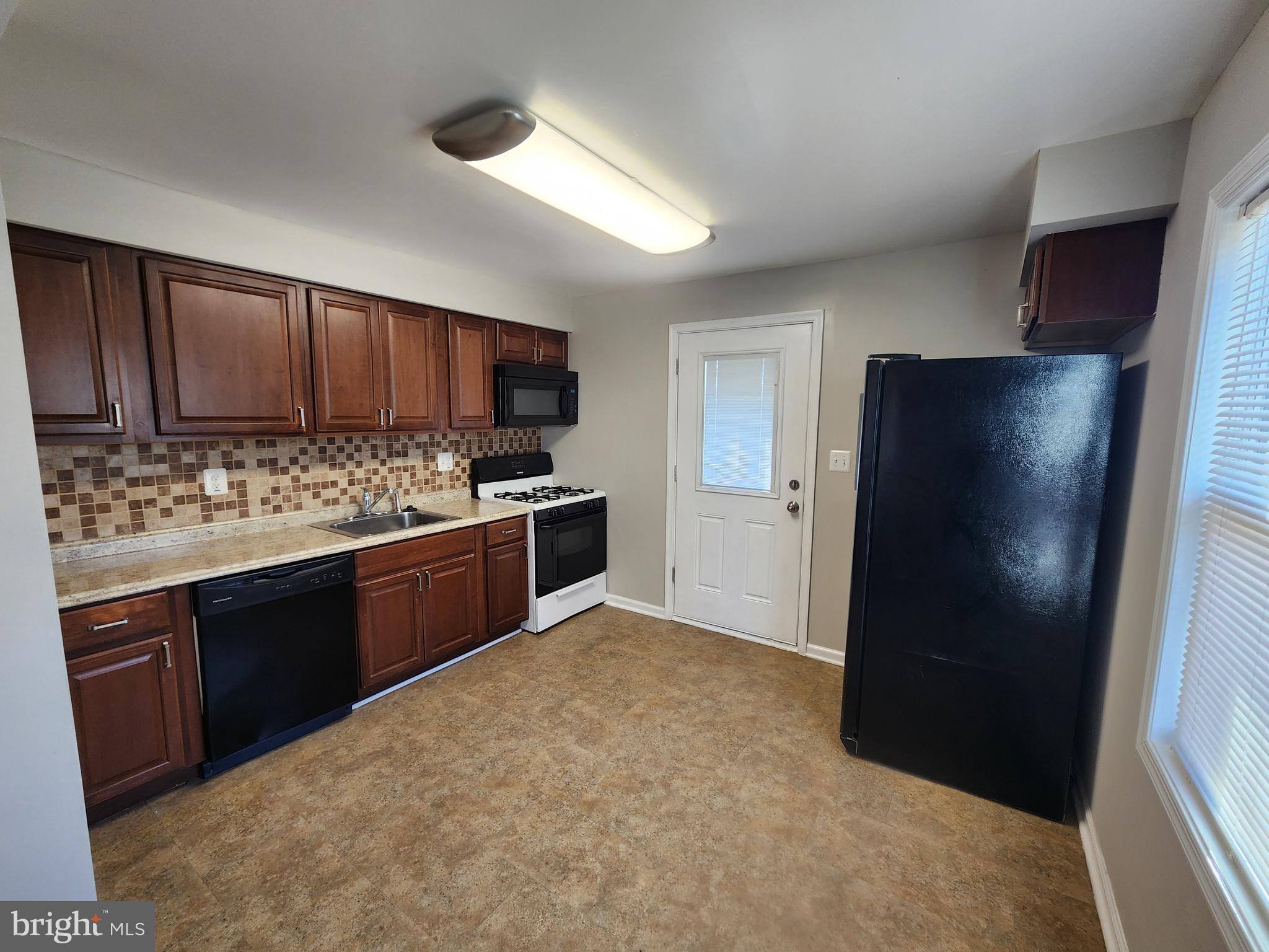 EDGEWATER - Residential Lease