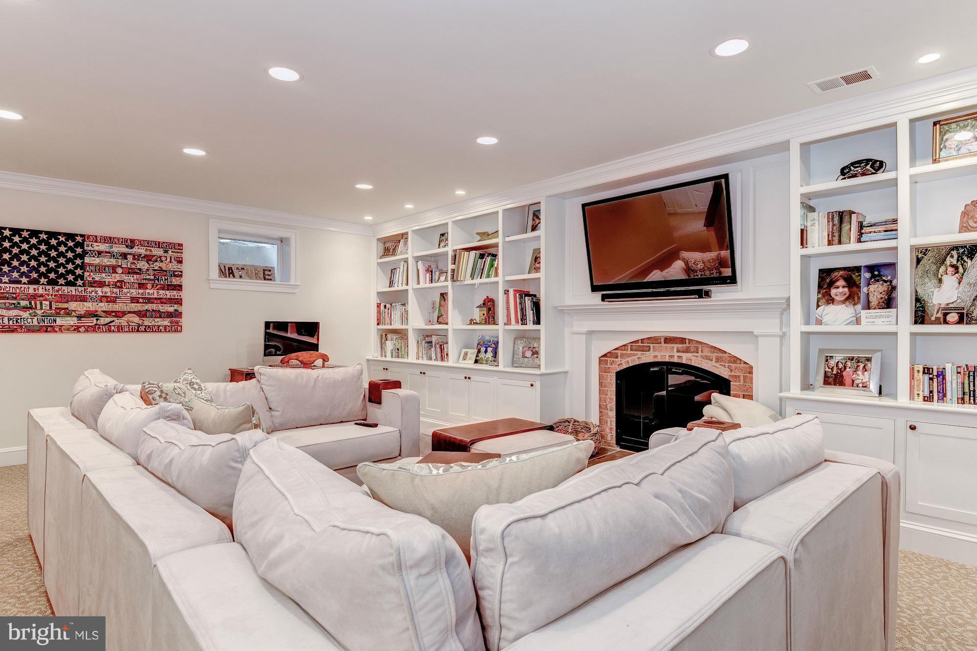 RIVER FALLS - Residential