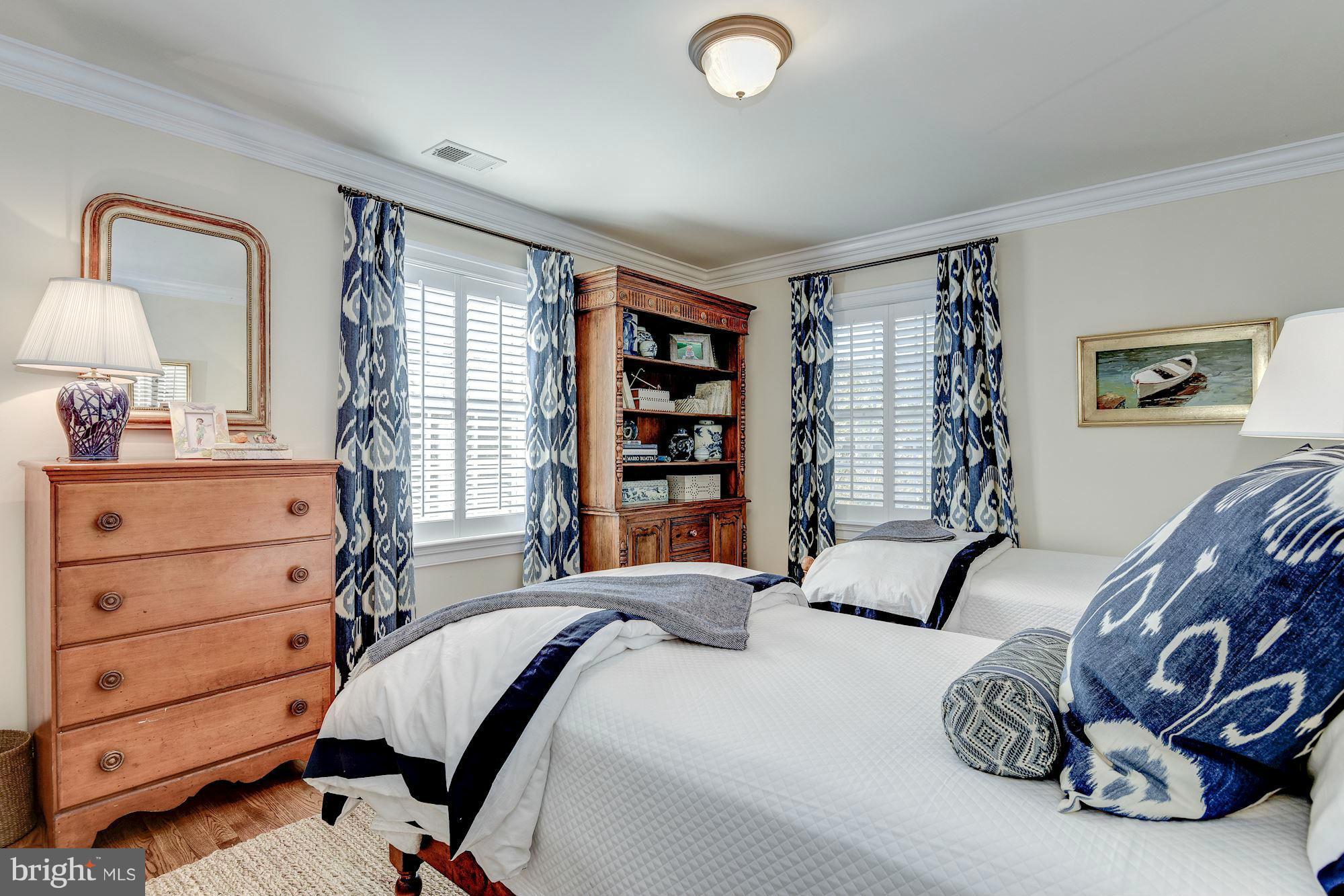 RIVER FALLS - Residential