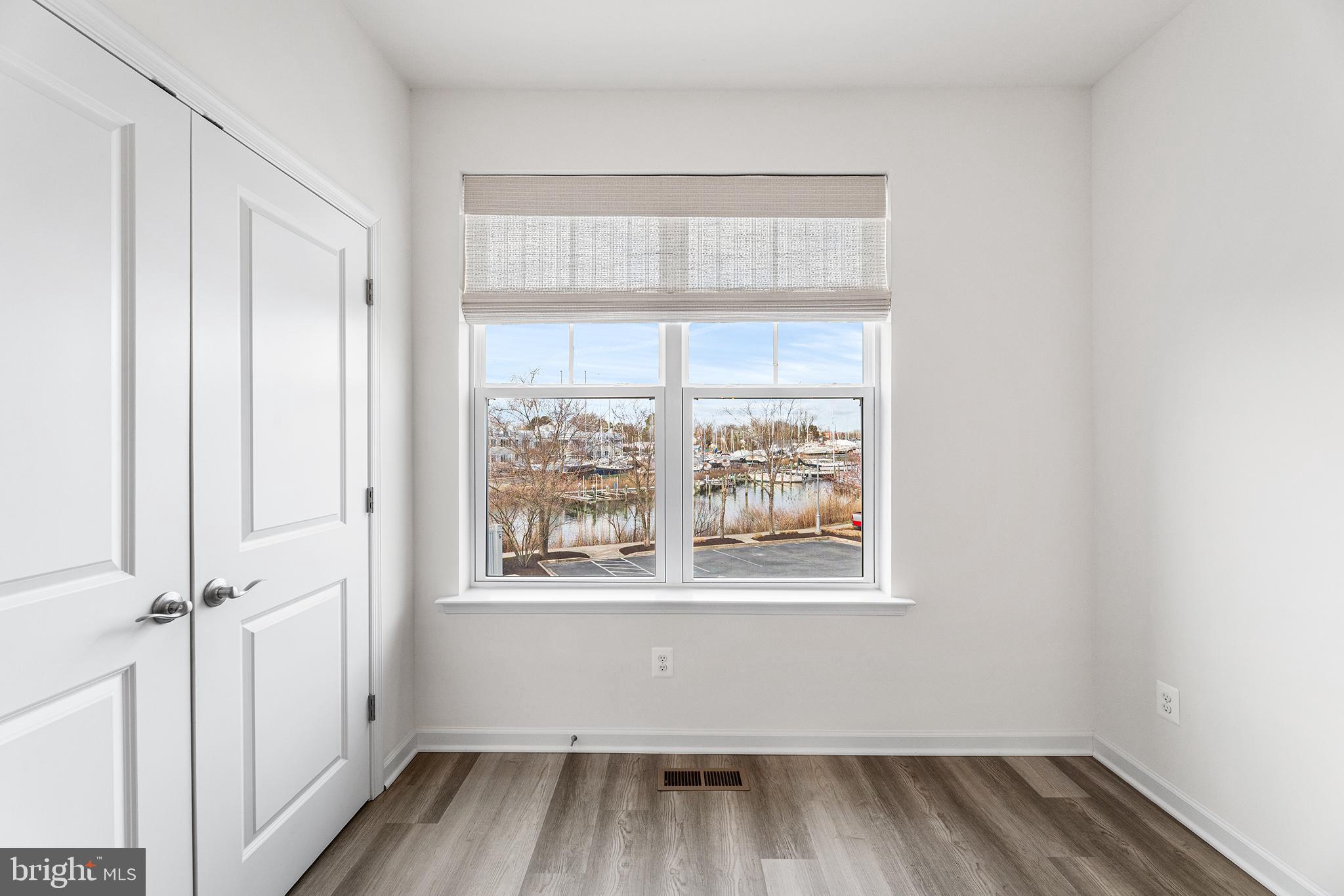 DEEP HARBOUR TOWN HOMES - Residential