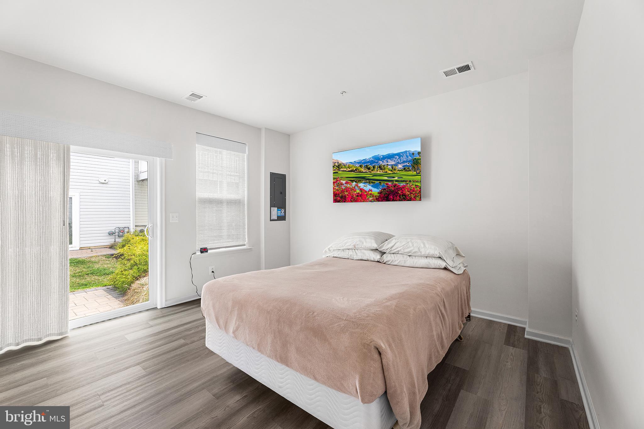 DEEP HARBOUR TOWN HOMES - Residential