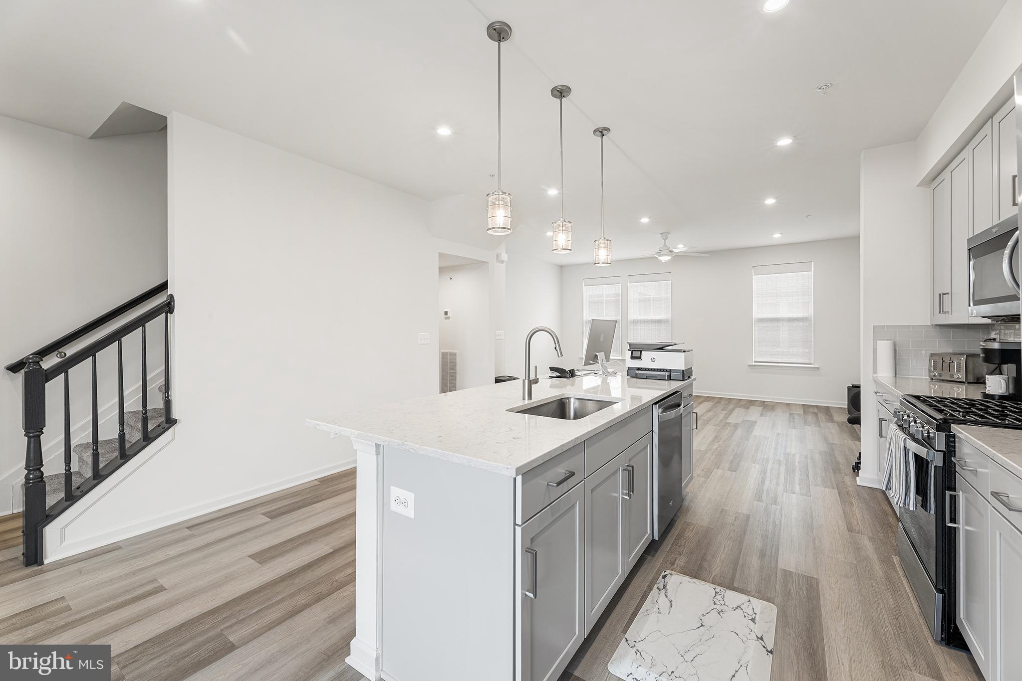 DEEP HARBOUR TOWN HOMES - Residential