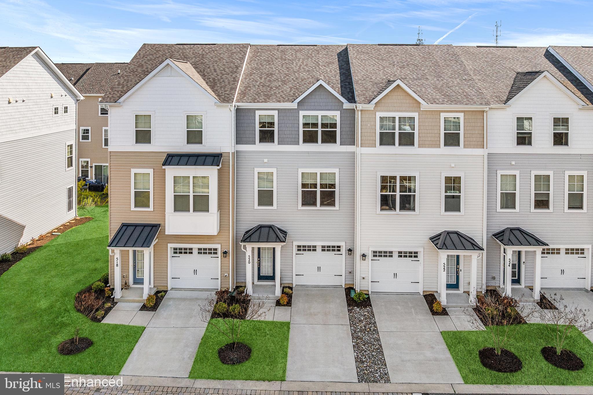 DEEP HARBOUR TOWN HOMES - Residential