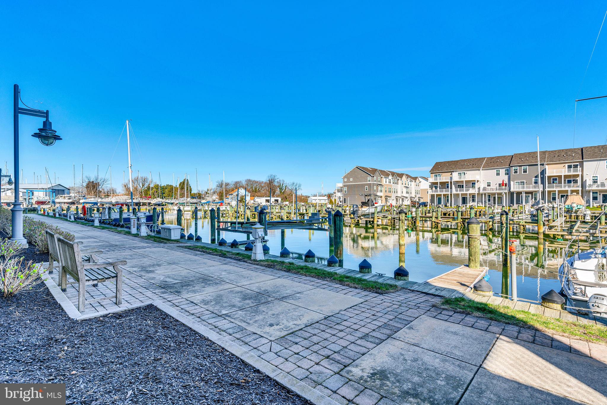 DEEP HARBOUR TOWN HOMES - Residential