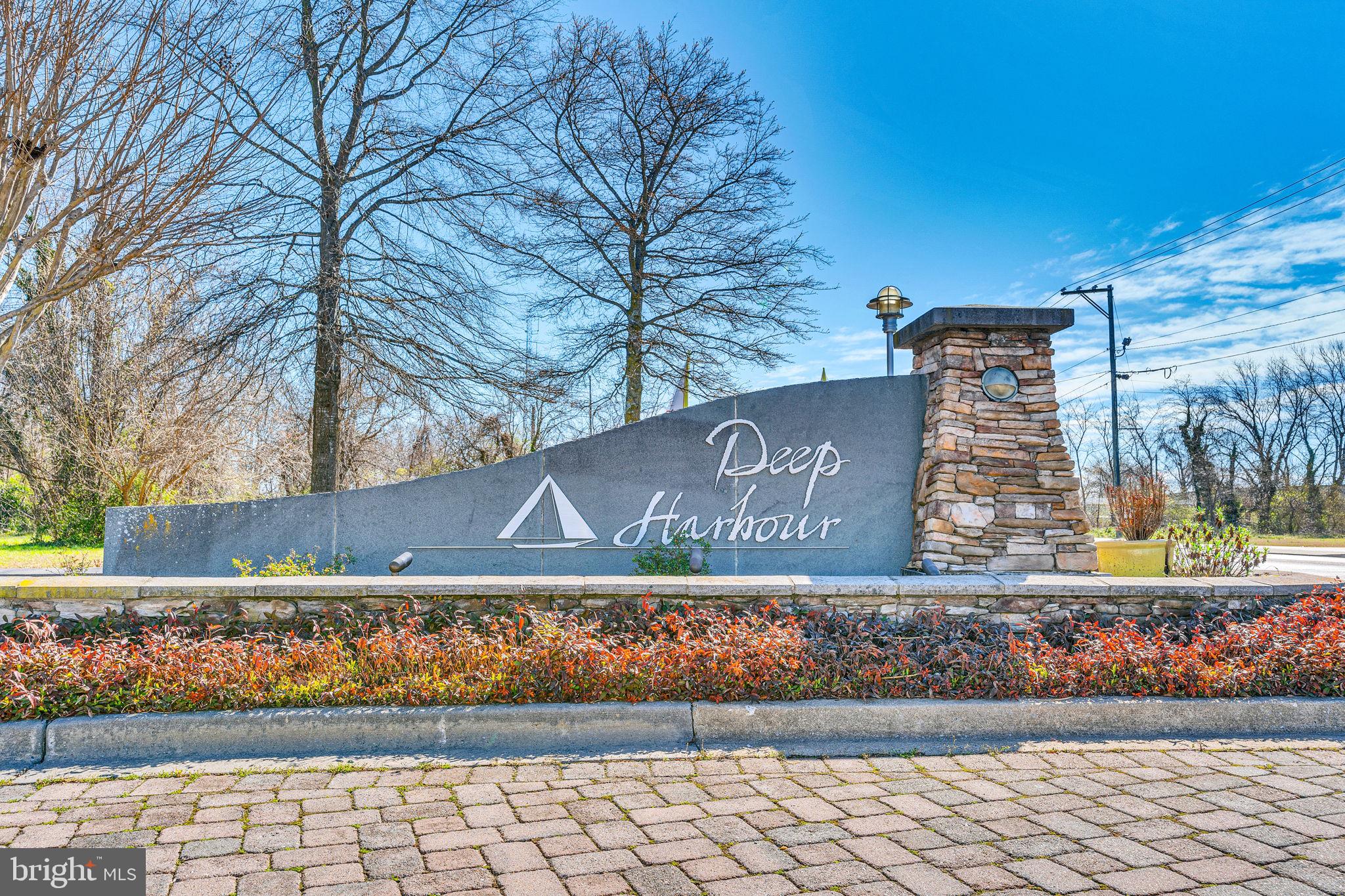 DEEP HARBOUR TOWN HOMES - Residential