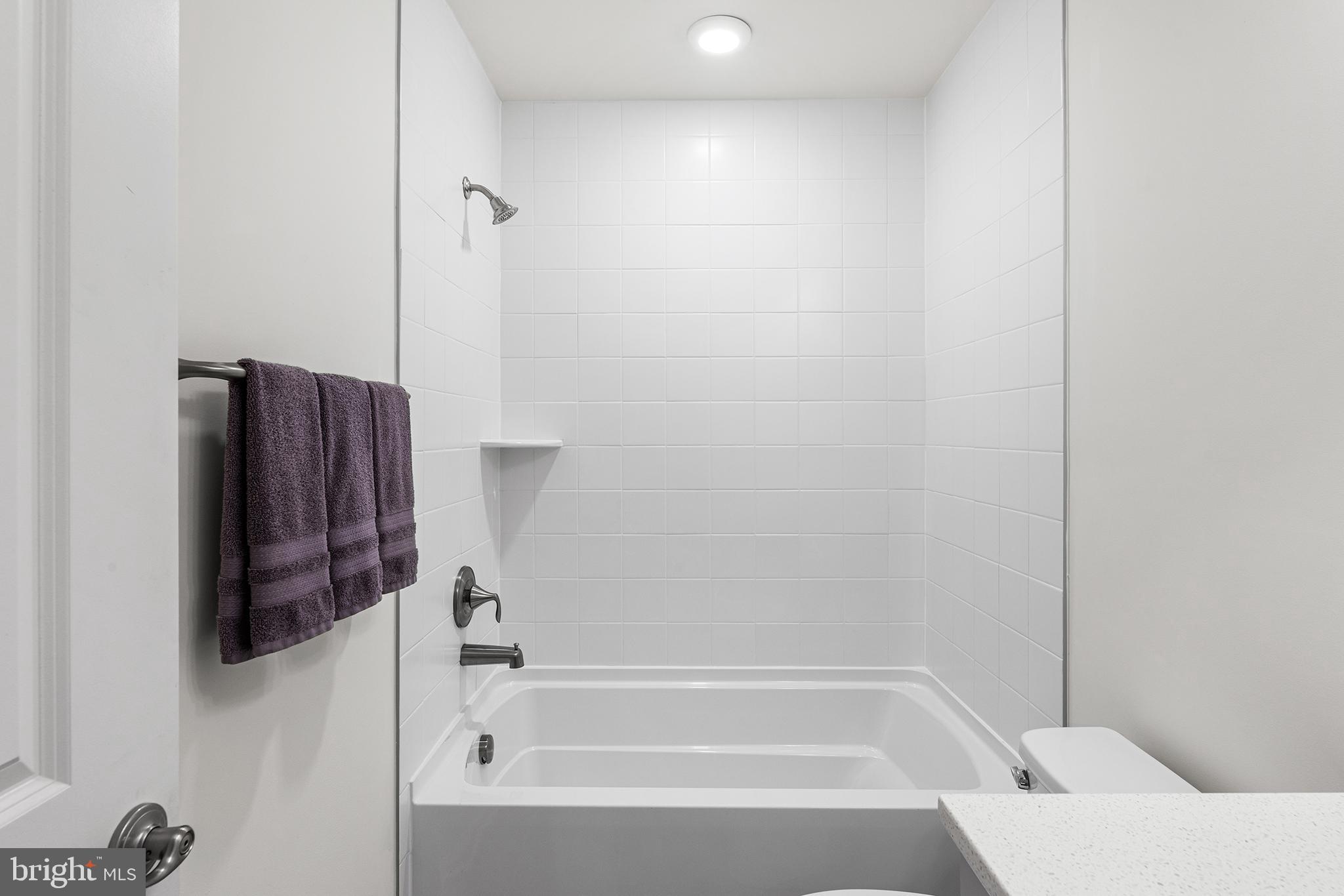 DEEP HARBOUR TOWN HOMES - Residential