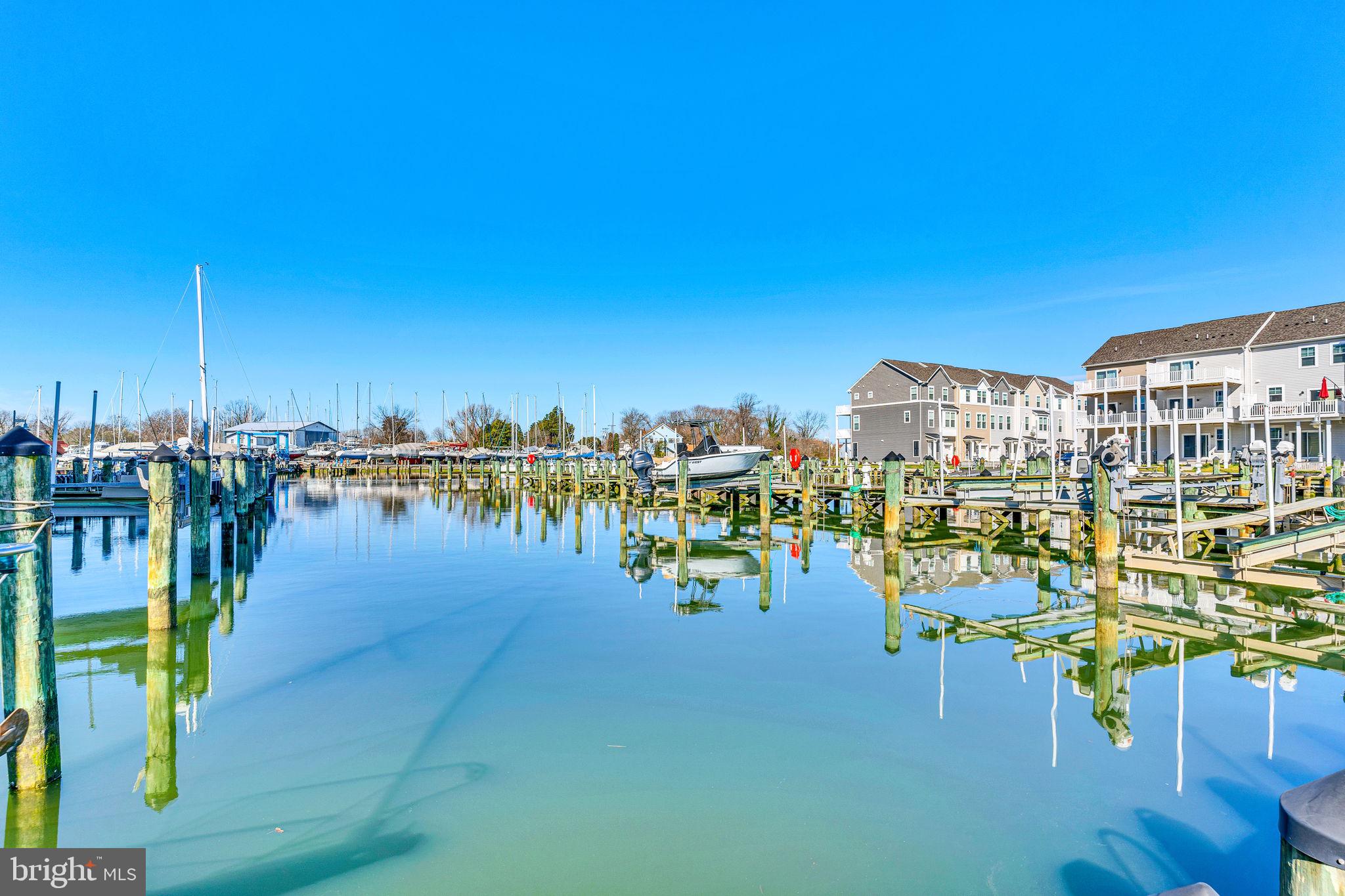 DEEP HARBOUR TOWN HOMES - Residential