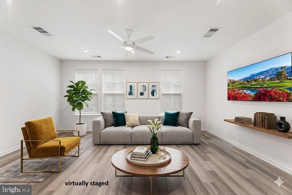 DEEP HARBOUR TOWN HOMES - Residential