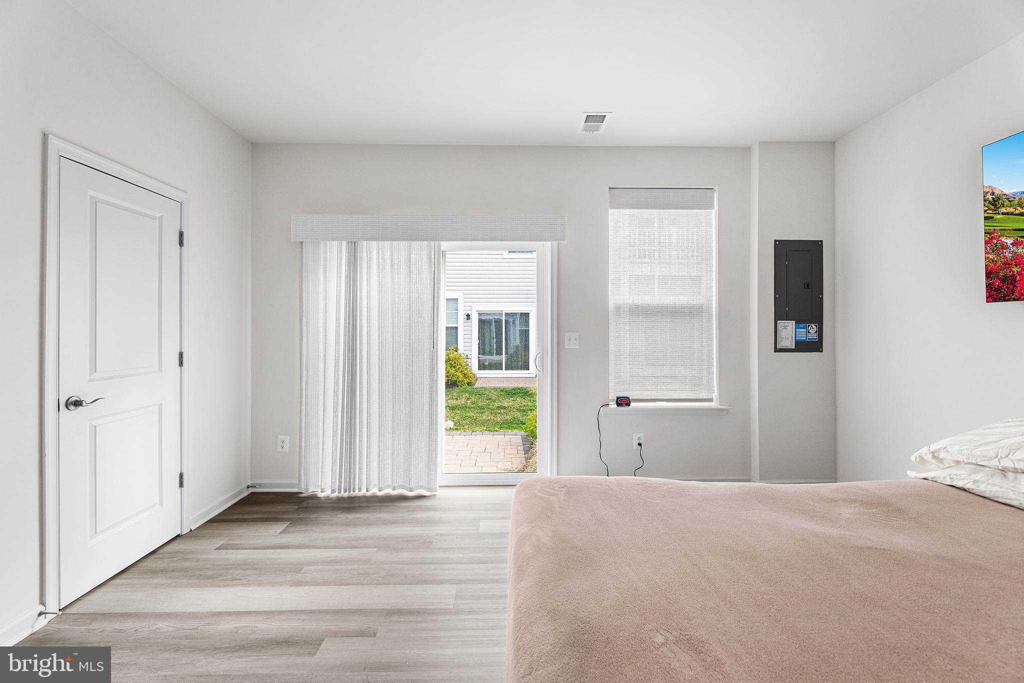 DEEP HARBOUR TOWN HOMES - Residential