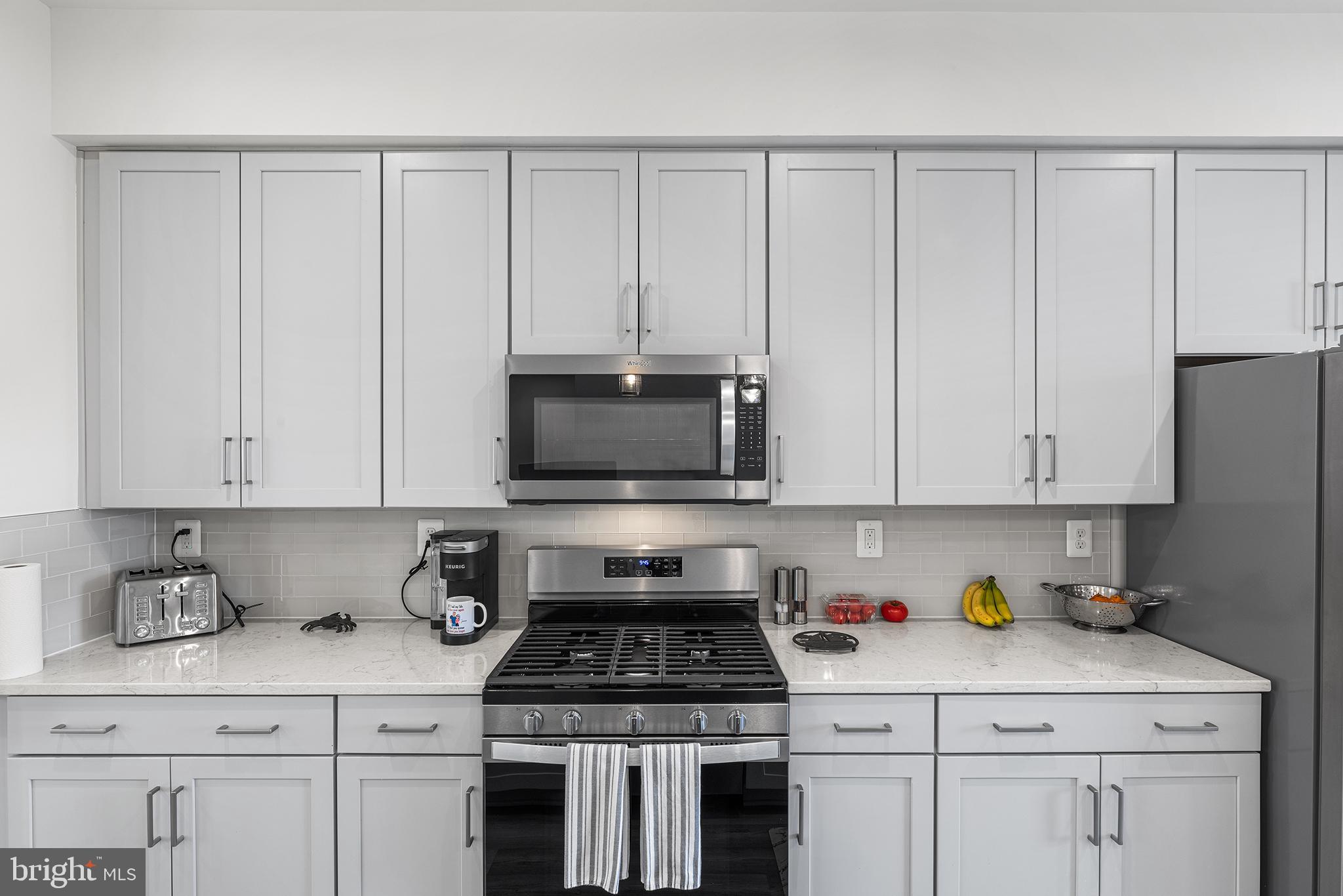 DEEP HARBOUR TOWN HOMES - Residential