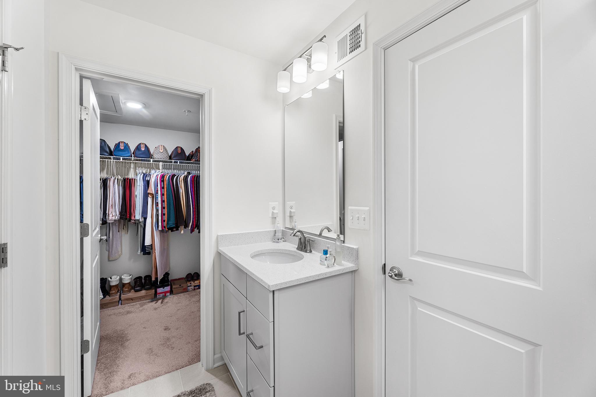 DEEP HARBOUR TOWN HOMES - Residential