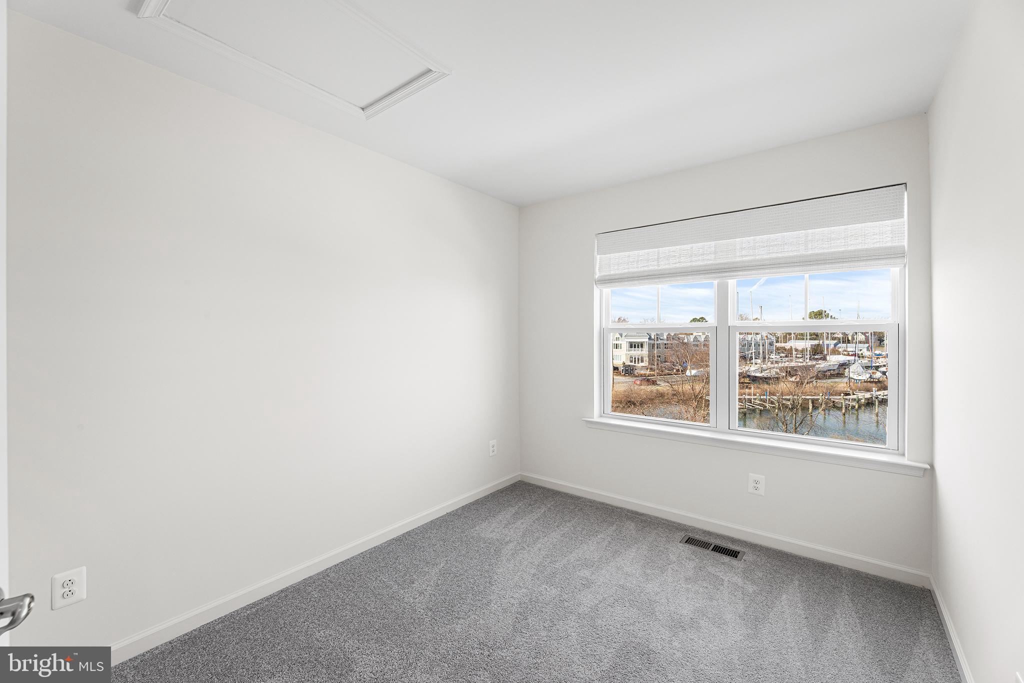 DEEP HARBOUR TOWN HOMES - Residential