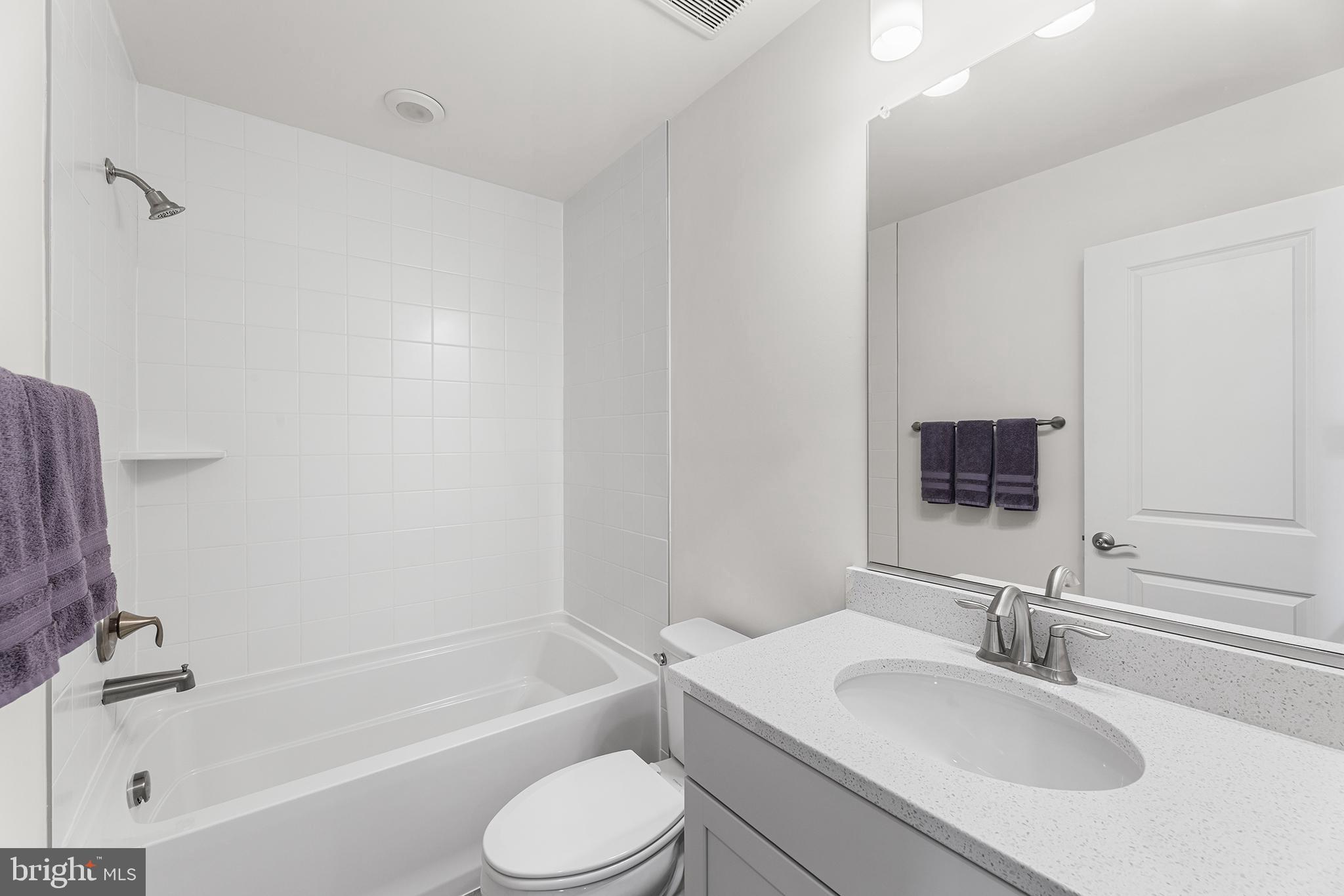 DEEP HARBOUR TOWN HOMES - Residential